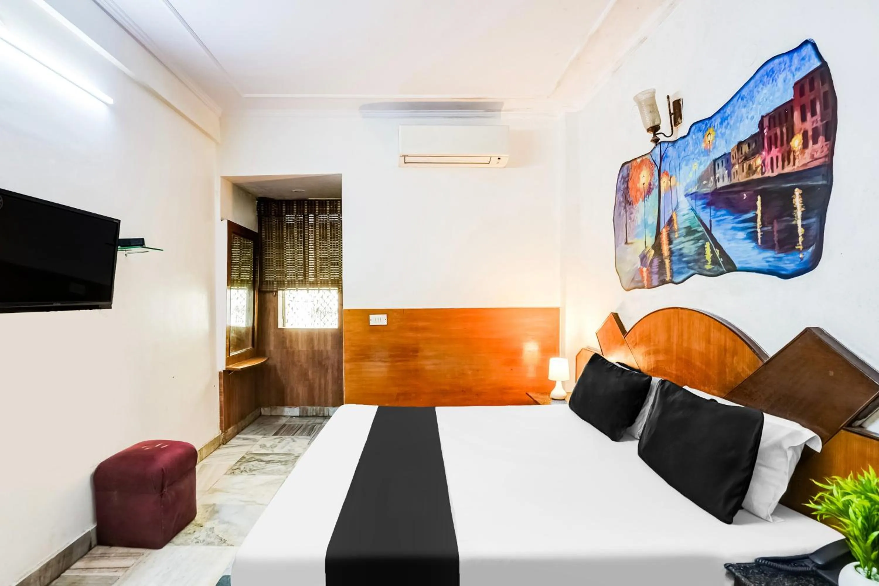 Bedroom, Bed in Hotel O Paharganj Near Railway Station Formerly Chand Palace