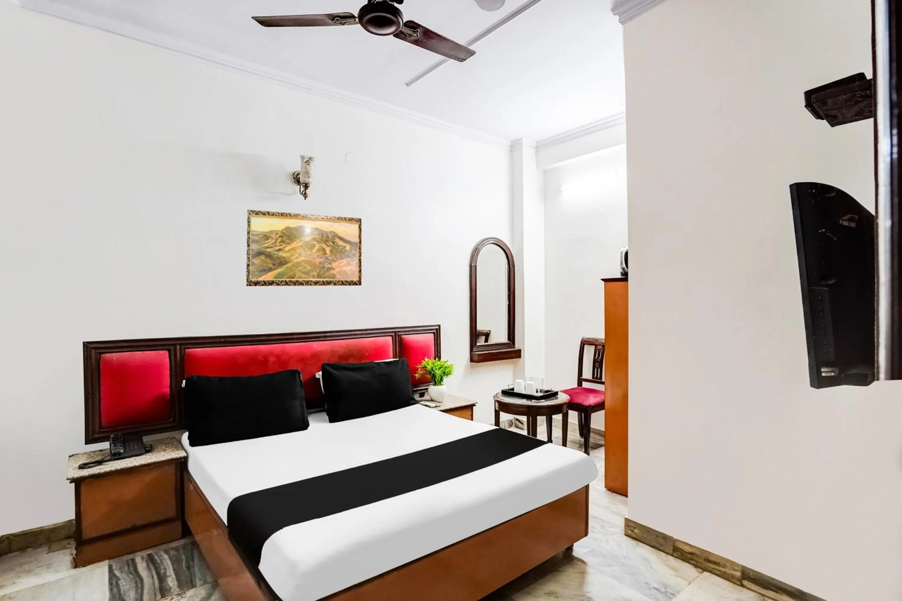 Bedroom, Bed in Hotel O Paharganj Near Railway Station Formerly Chand Palace