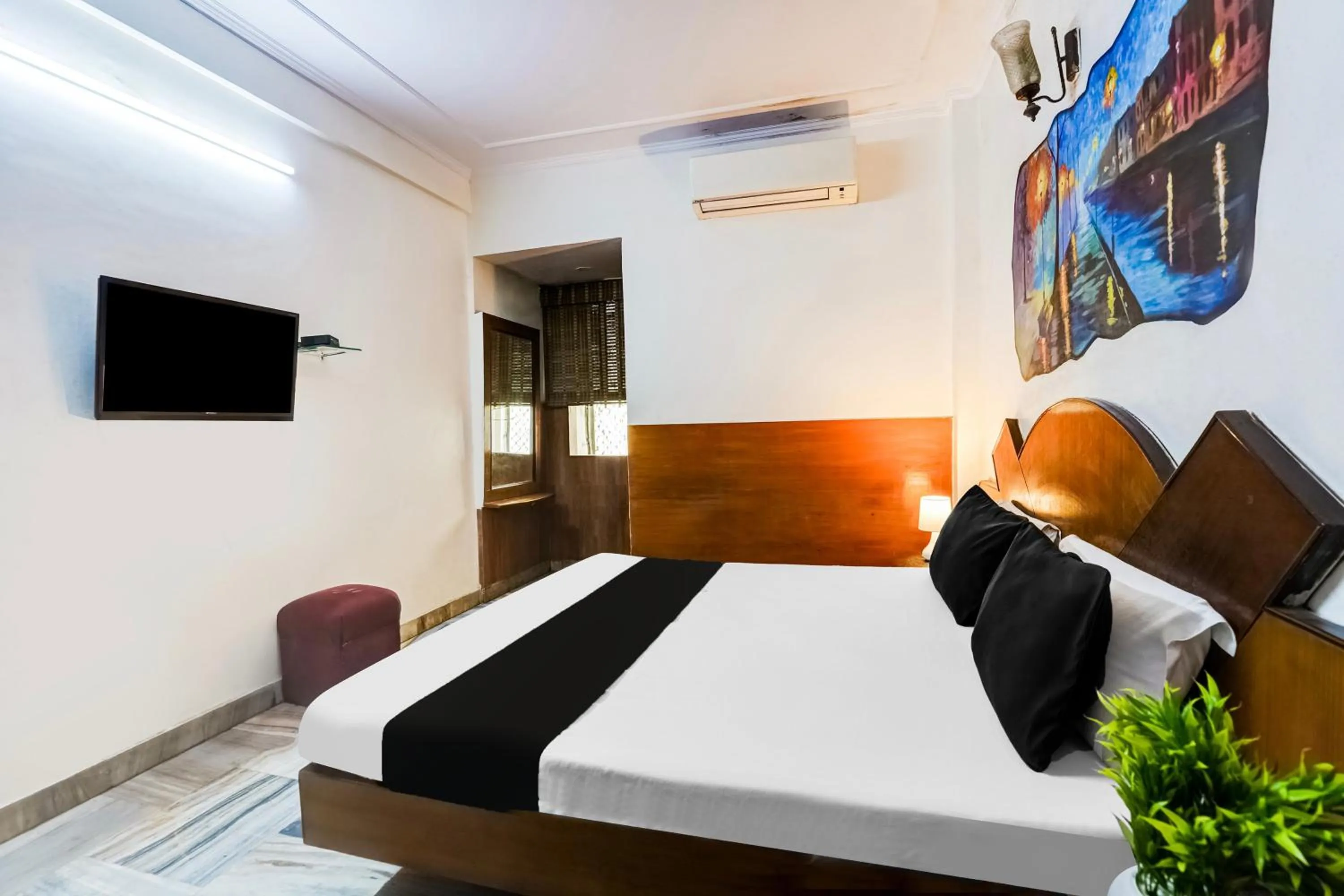 Bedroom, Bed in Hotel O Paharganj Near Railway Station Formerly Chand Palace