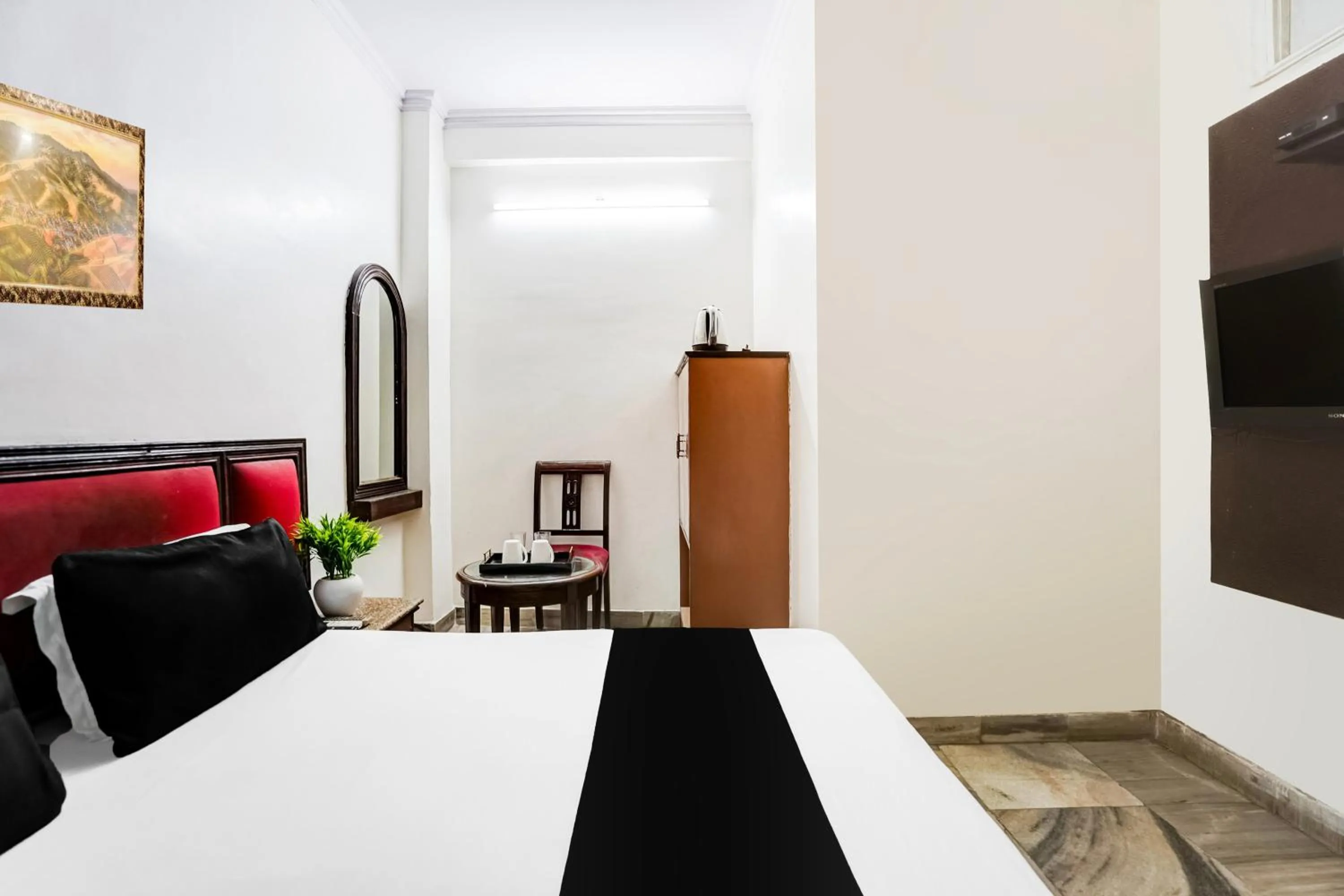 Bedroom, Bed in Hotel O Paharganj Near Railway Station Formerly Chand Palace