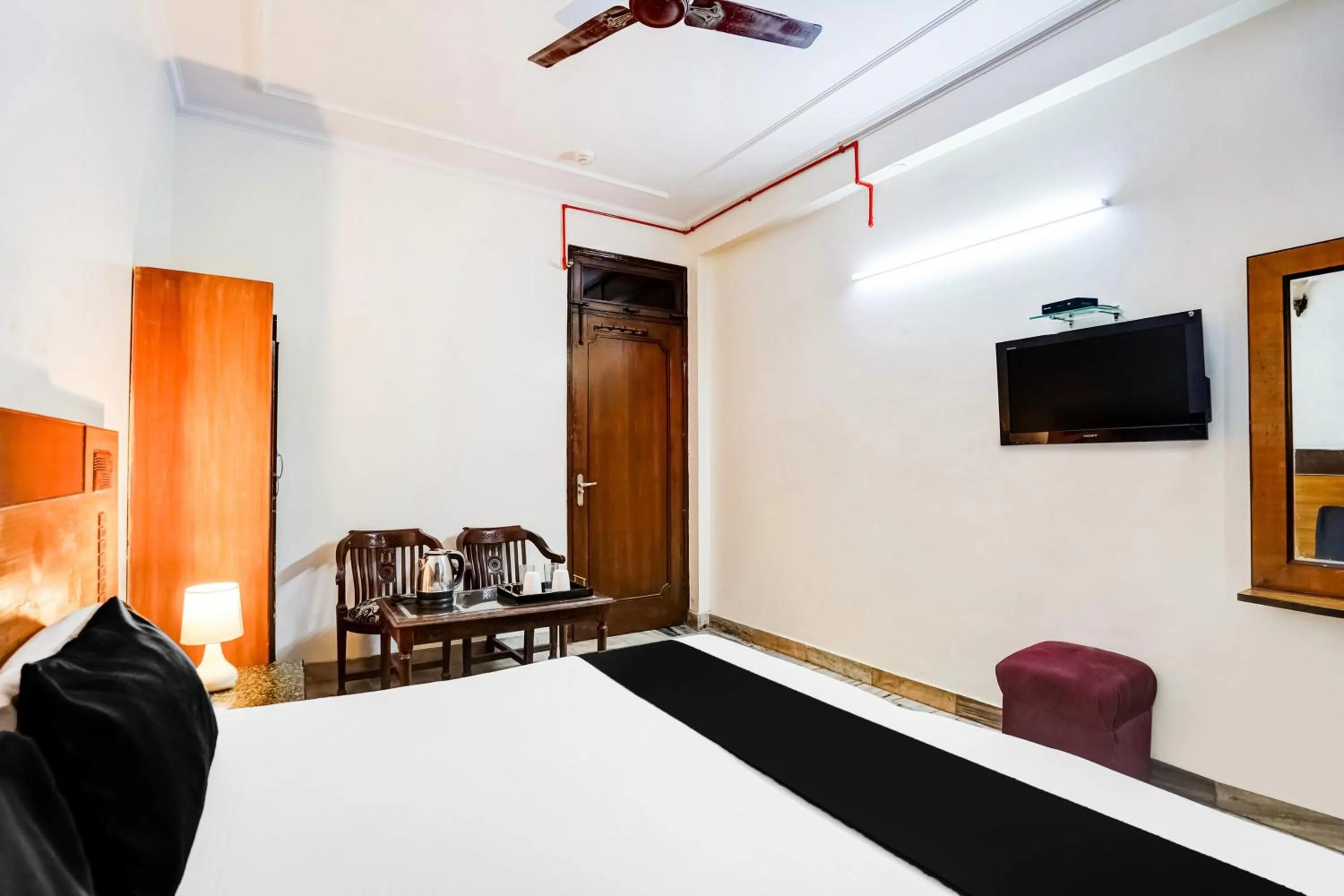 Bedroom, Bed in Hotel O Paharganj Near Railway Station Formerly Chand Palace