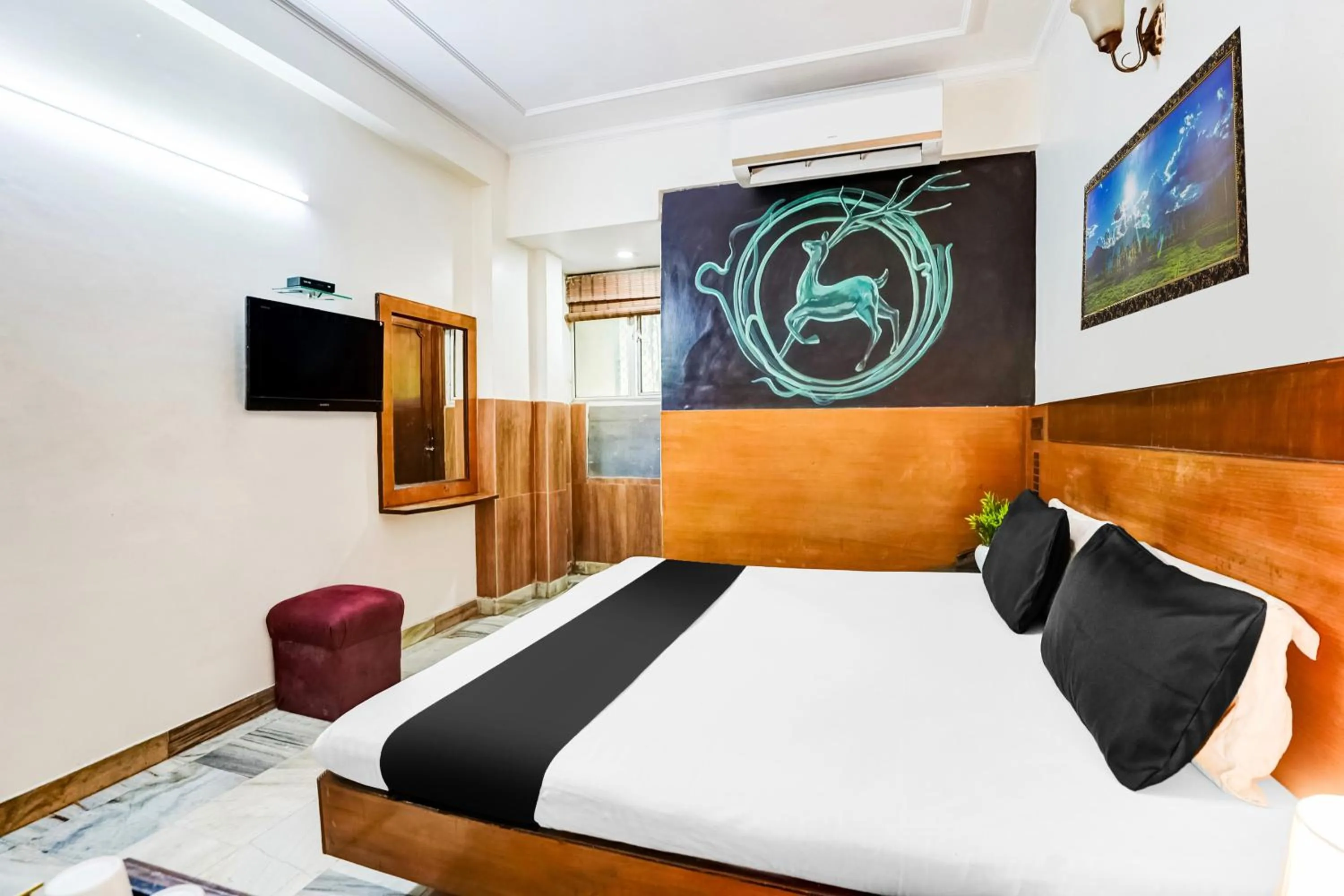 Bedroom, Bed in Hotel O Paharganj Near Railway Station Formerly Chand Palace