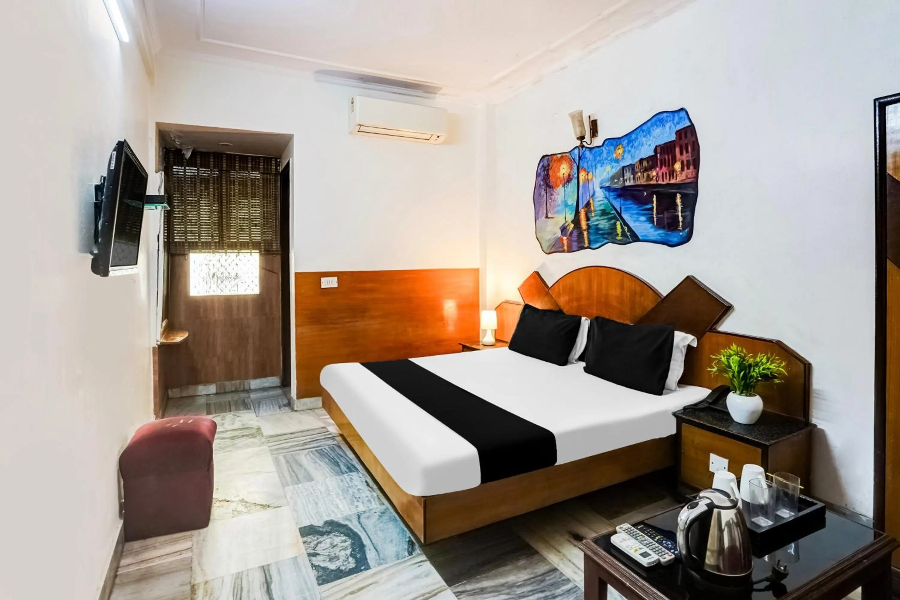 Bedroom, Bed in Hotel O Paharganj Near Railway Station Formerly Chand Palace