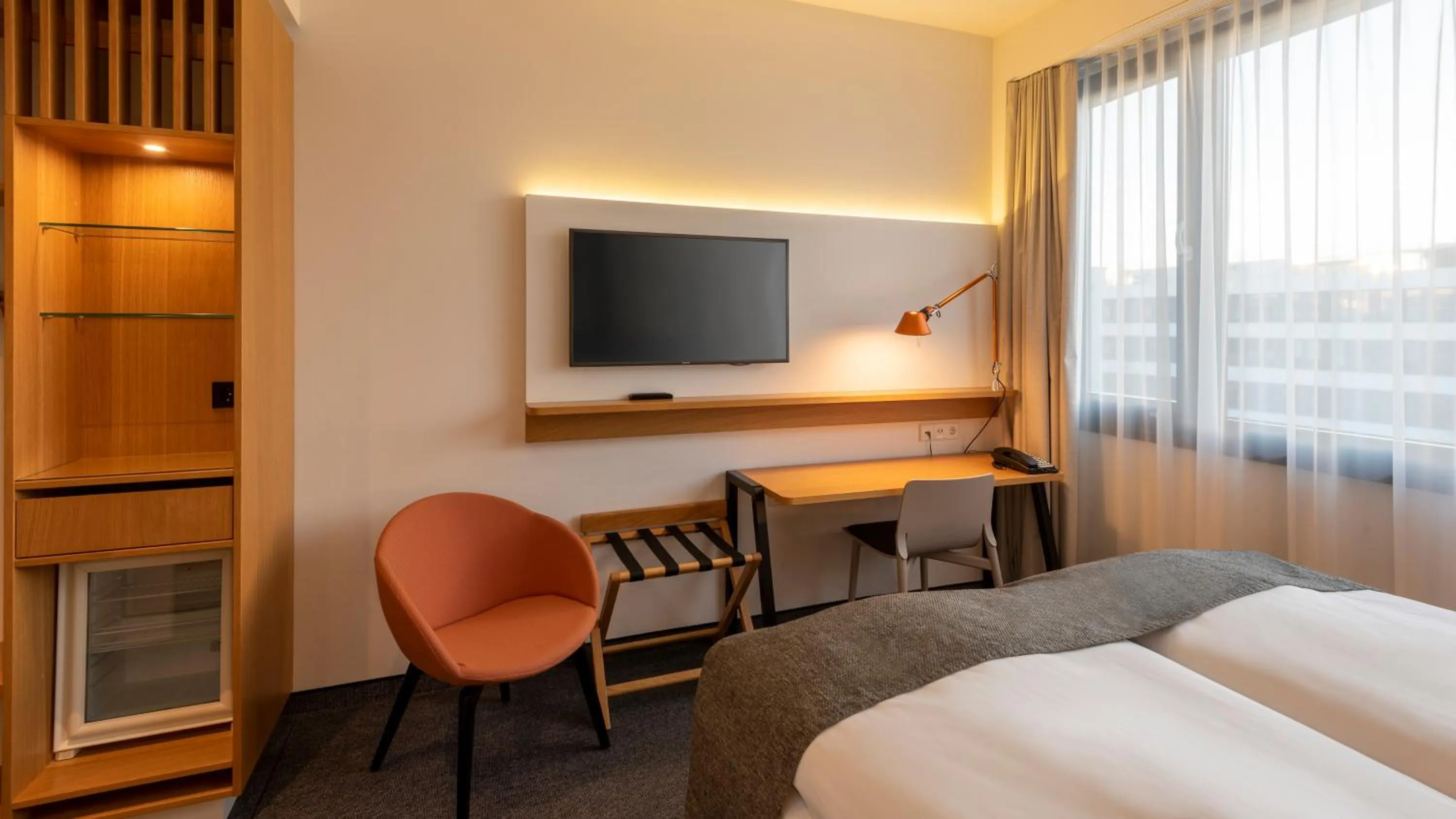 Photo of the whole room, Bed in Holiday Inn Munich - Leuchtenbergring by IHG