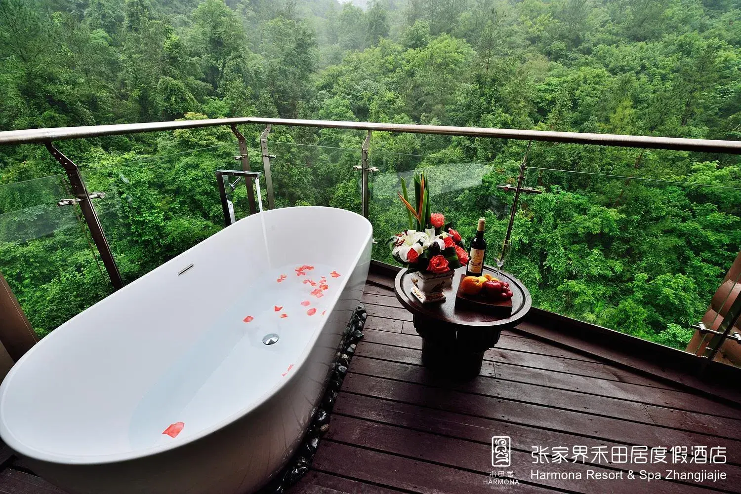 Deluxe Twin Room-Flaming Building in Harmona Resort & Spa Zhangjiajie Deluxe Twin Room-Flaming Building in Harmona Resort & Spa Zhangjiajie