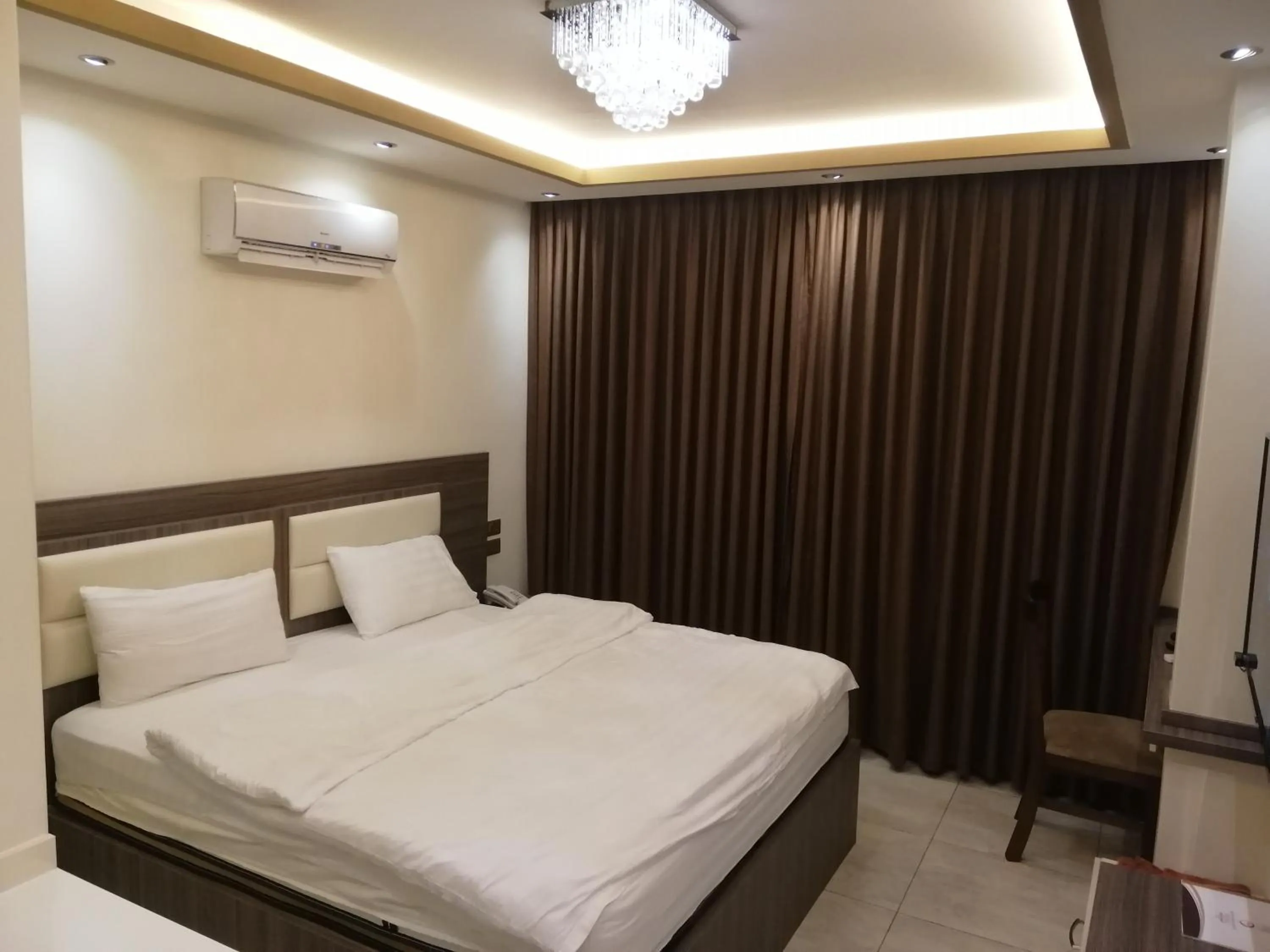 Bed in Seven Days Hotel