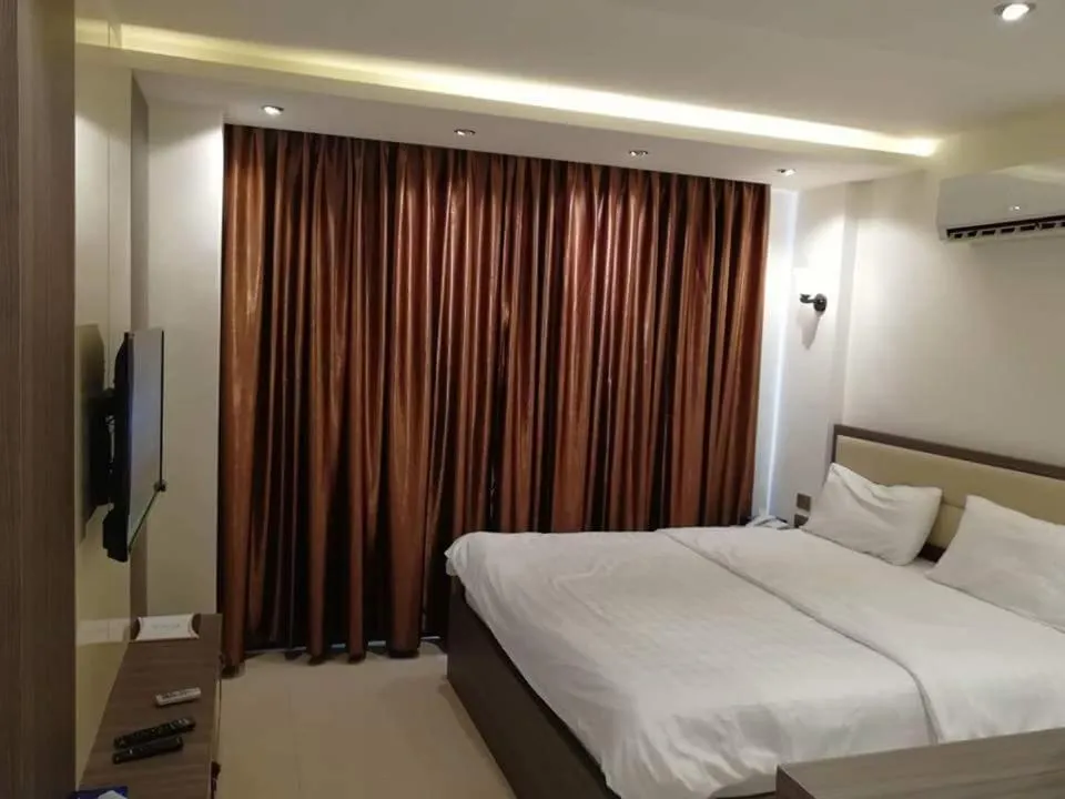 Bed in Seven Days Hotel