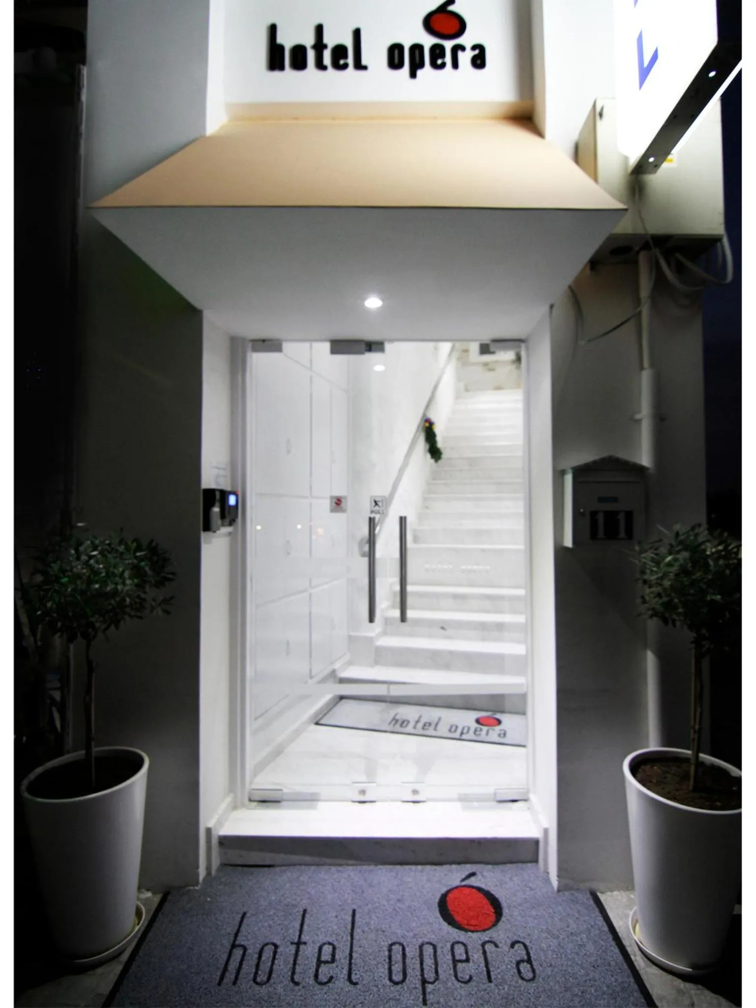 Facade/entrance in Hotel Opera