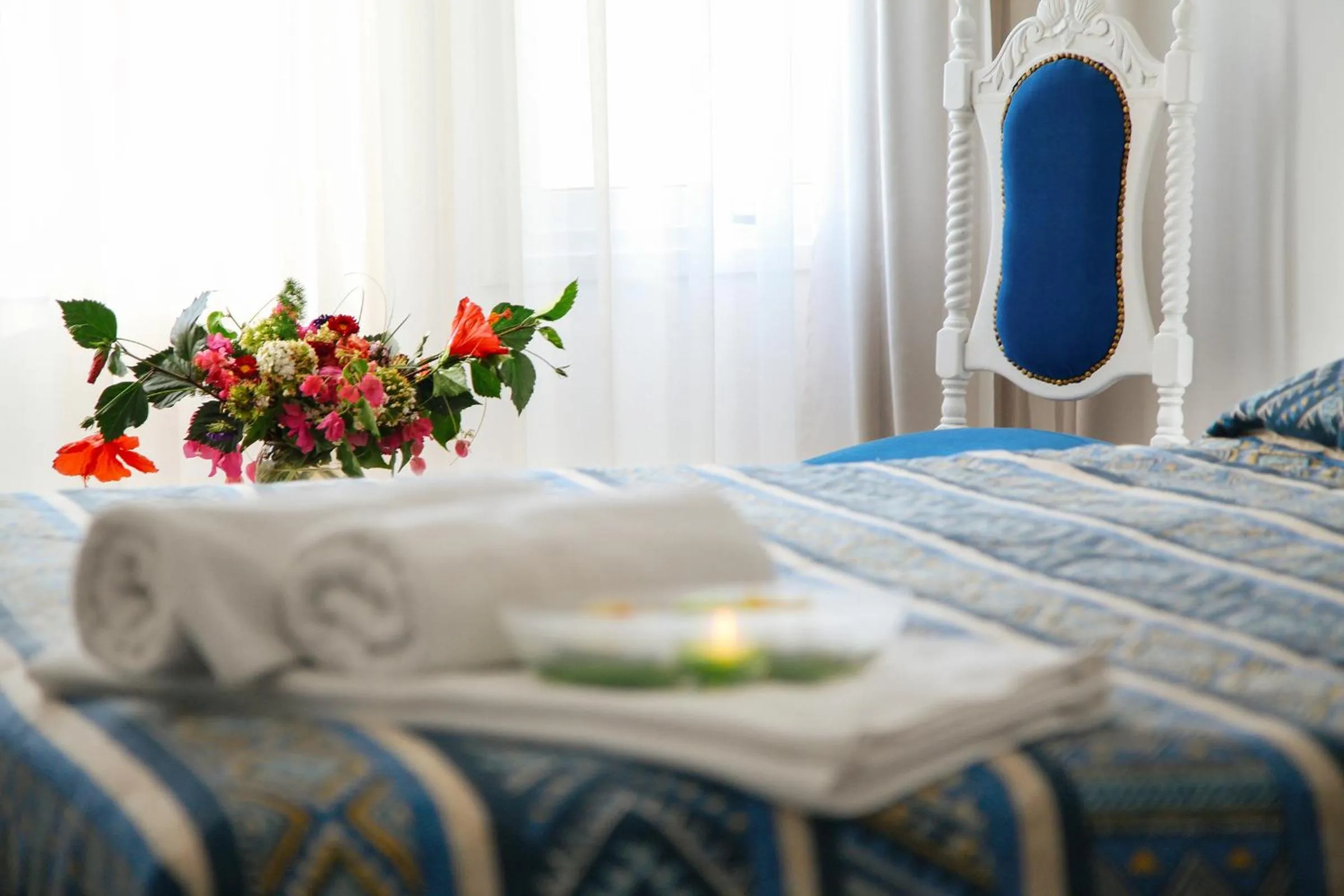 Day, Bed in Hotel Opera