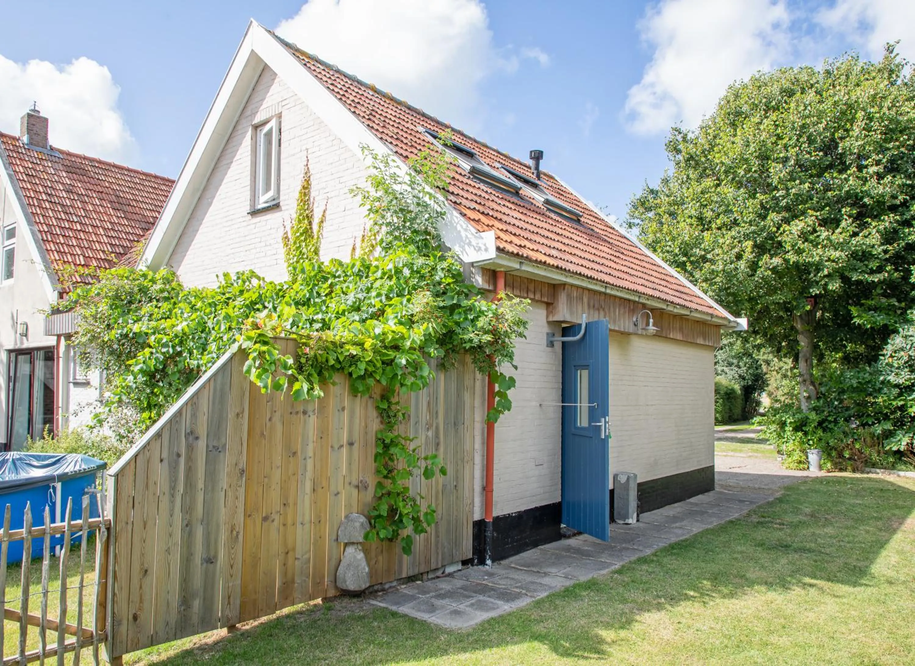 Property building in Eendrachtweg 4