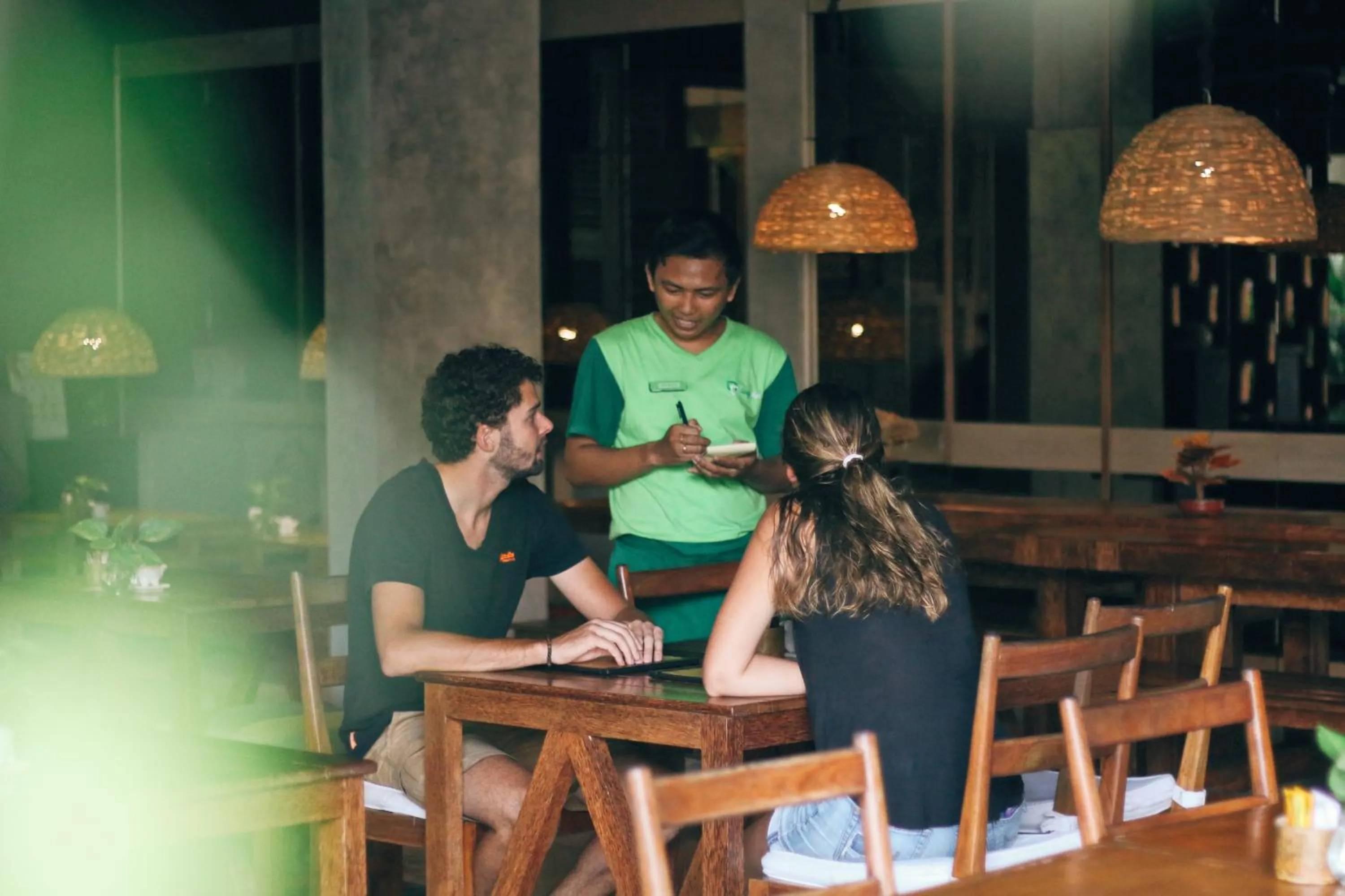 Restaurant/places to eat in Grandmas Plus Hotel Airport