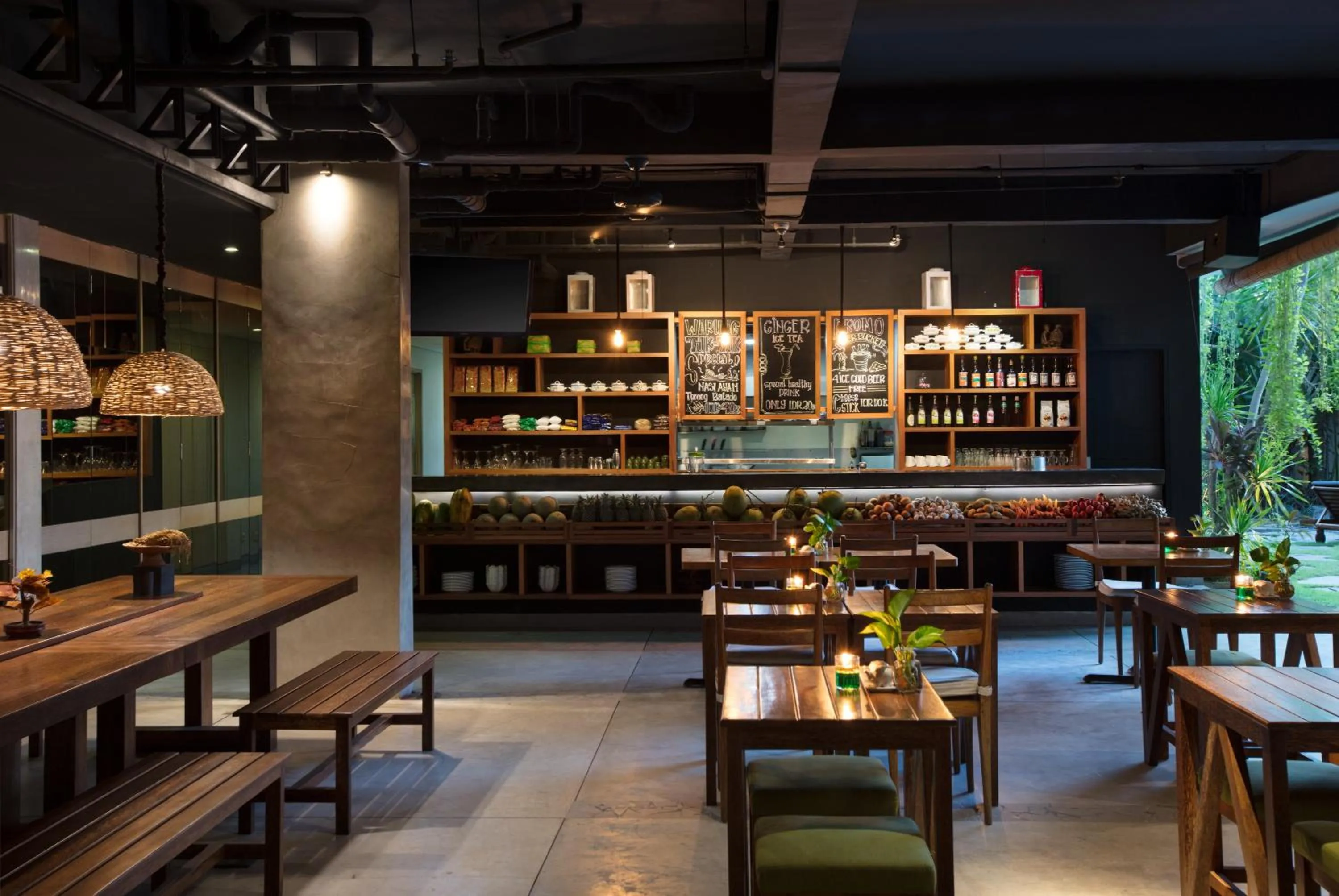 Restaurant/places to eat in Grandmas Plus Hotel Airport