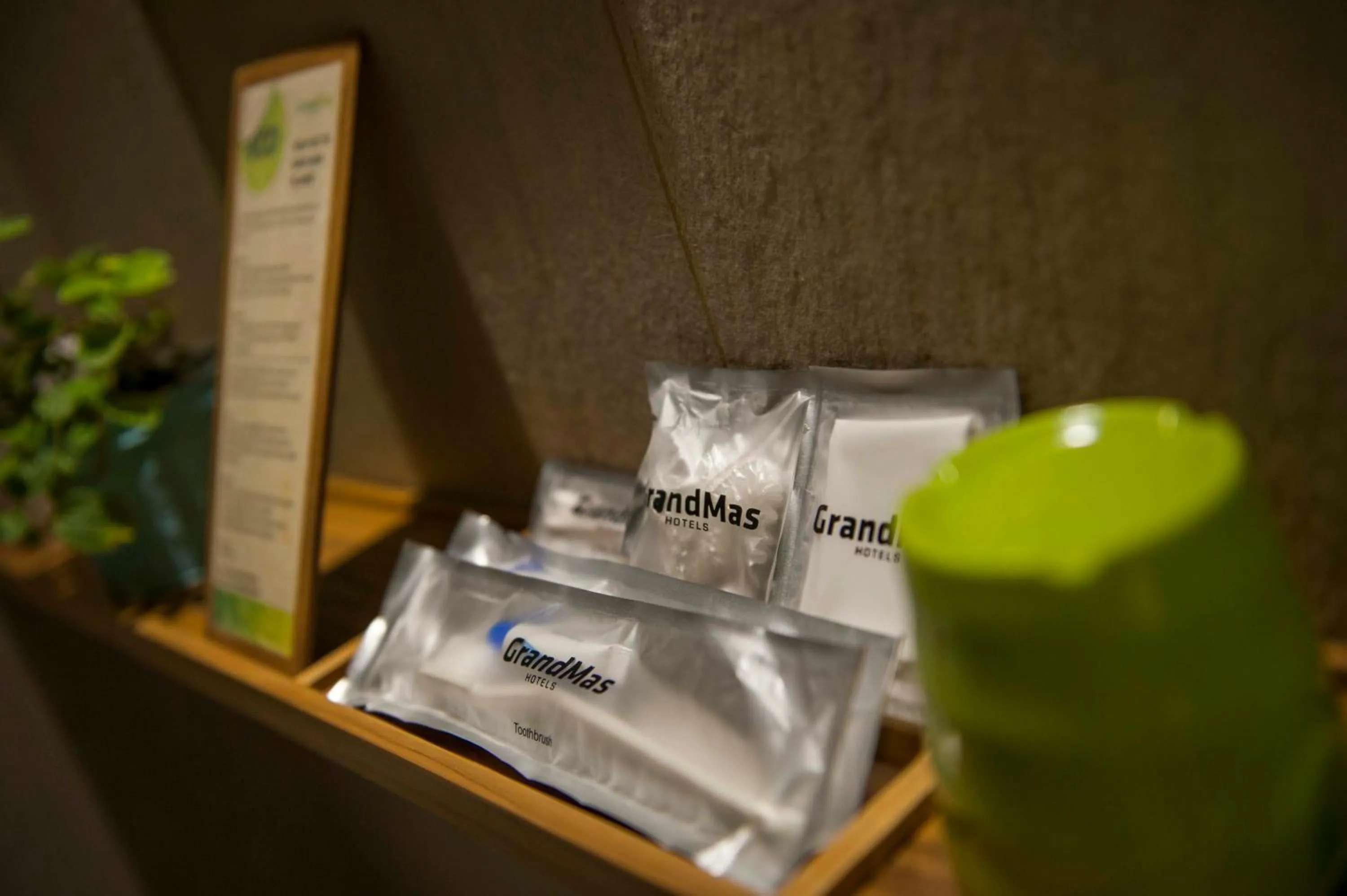 Coffee/tea facilities in Grandmas Plus Hotel Airport