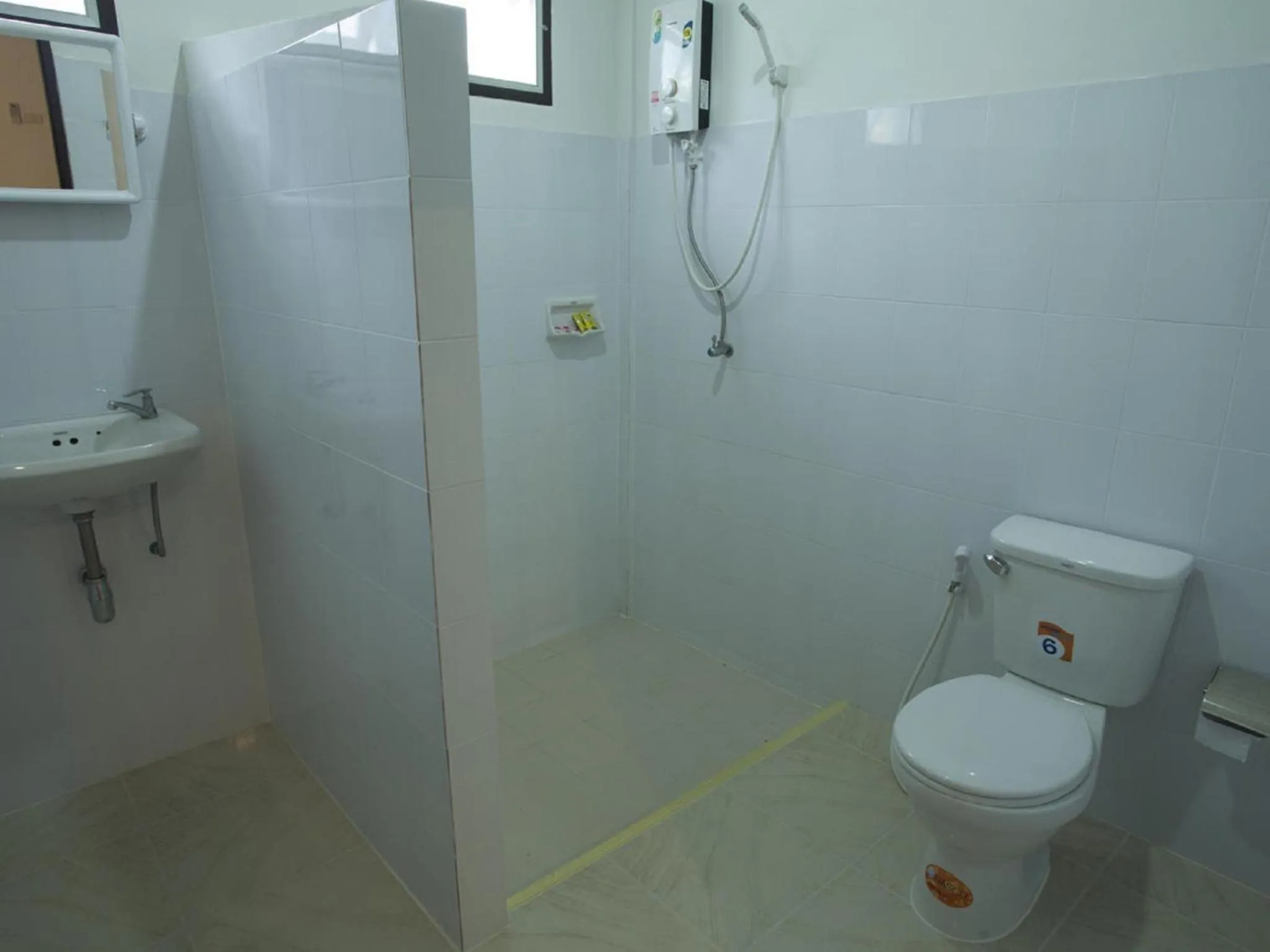 Shower in Les Fleurs House