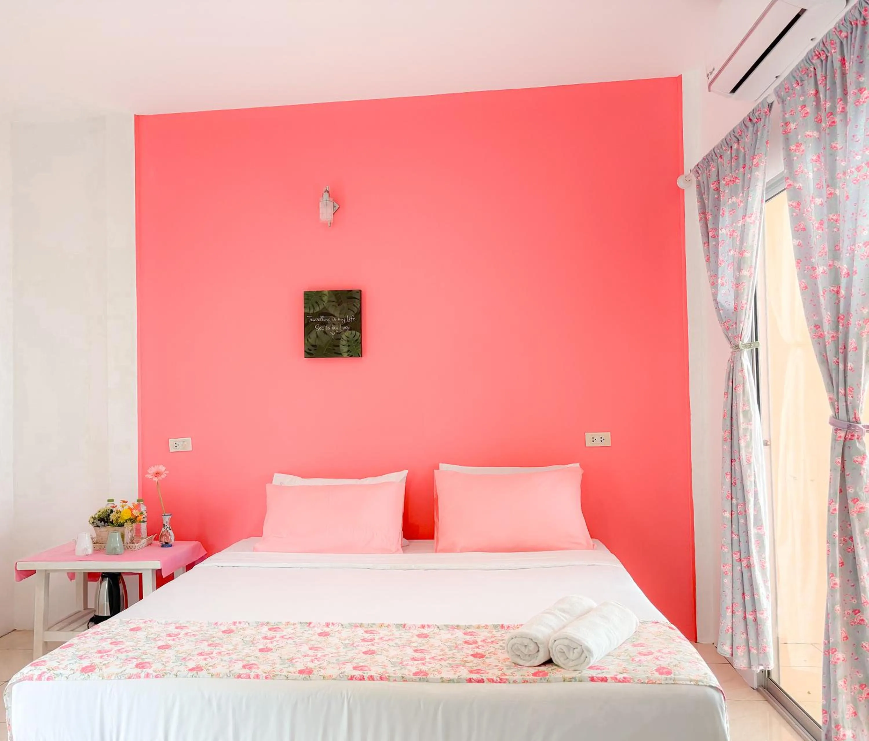 Bed in Les Fleurs House