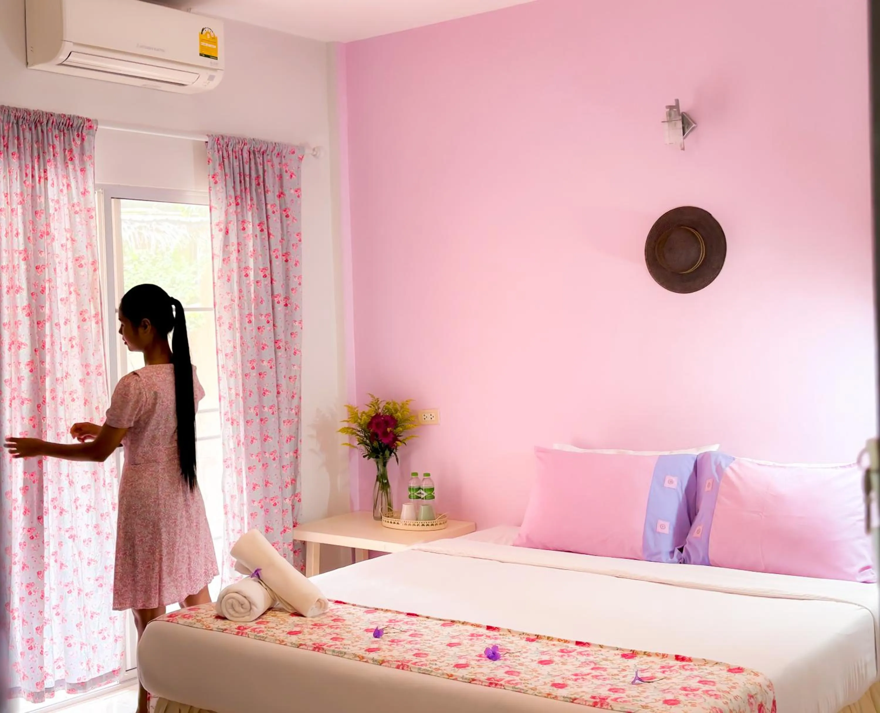 Bed in Les Fleurs House