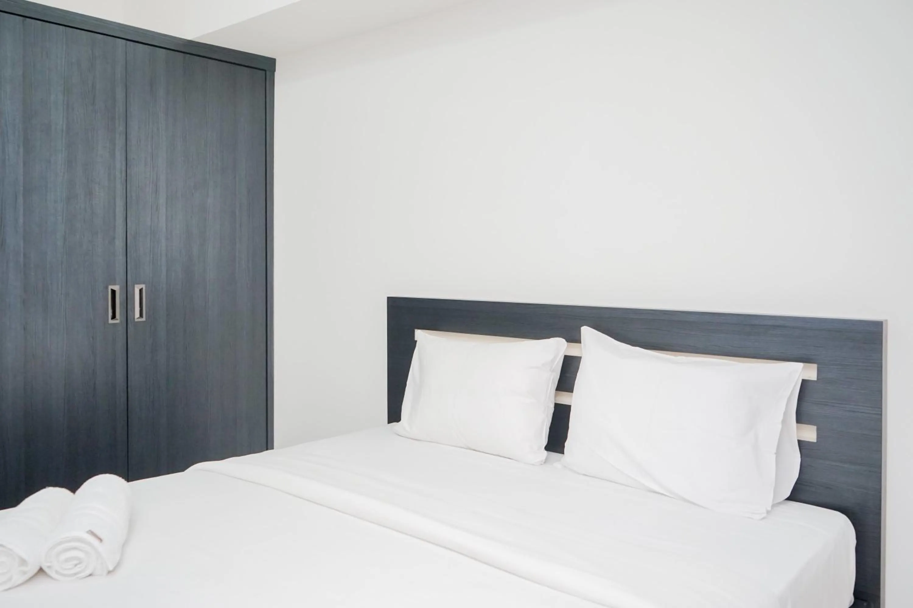 Bedroom in Chic Studio at Baileys Apartment By Travelio