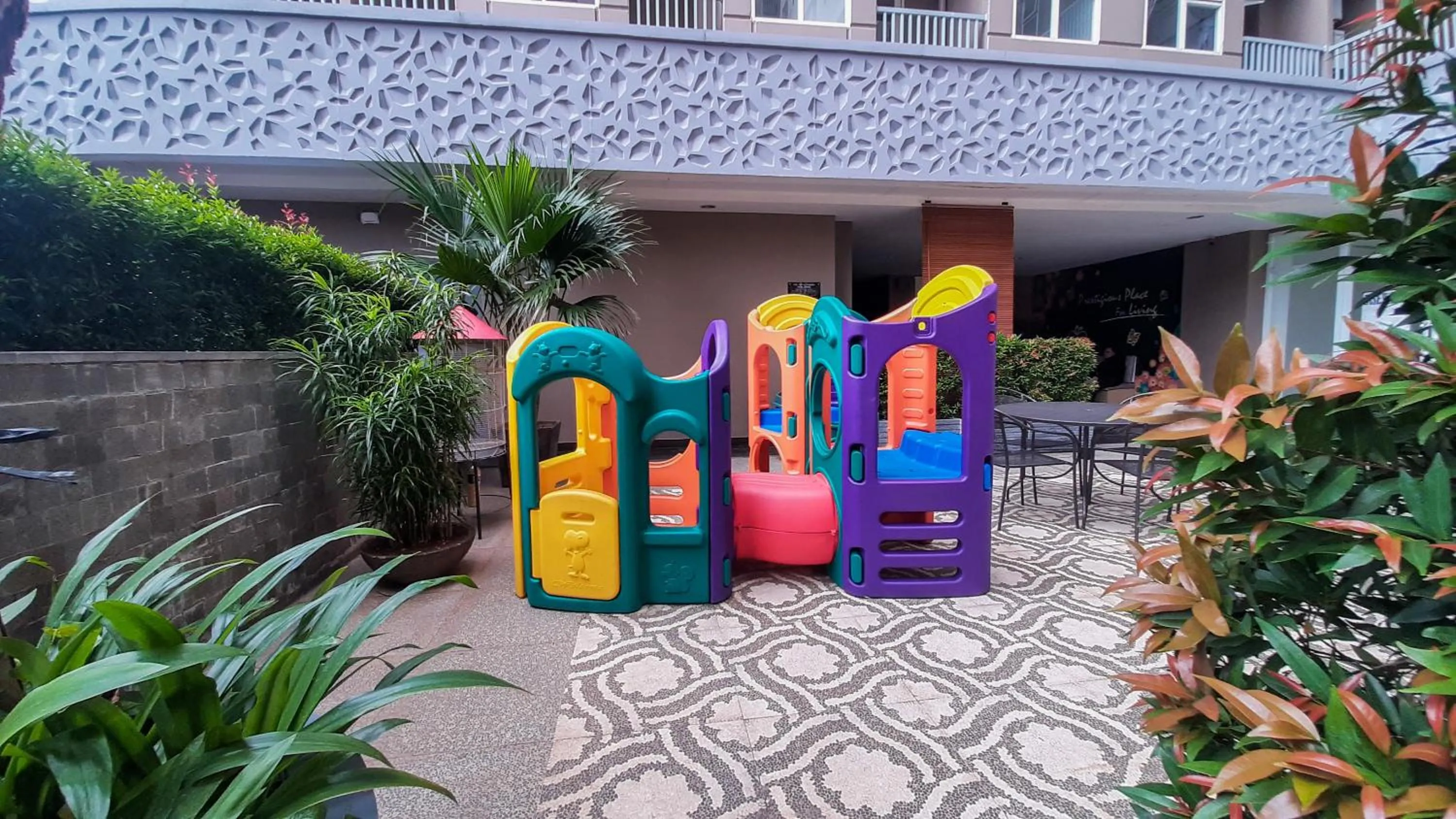 Chic Studio at Baileys Apartment By Travelio