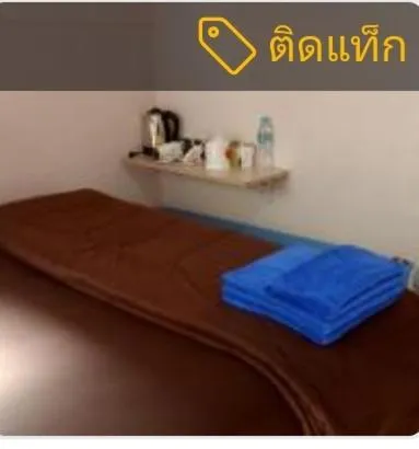 Photo of the whole room, Bed in Canaan