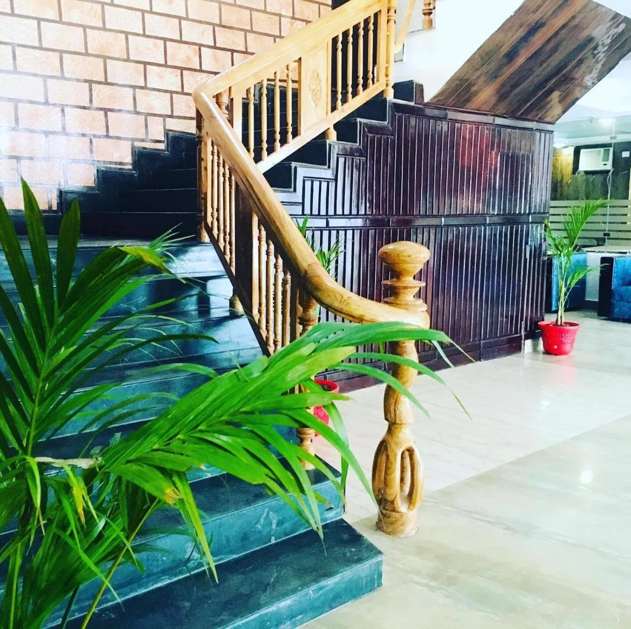 Lobby or reception in Hotel Maharaja Inn by Geetanjali Hotels