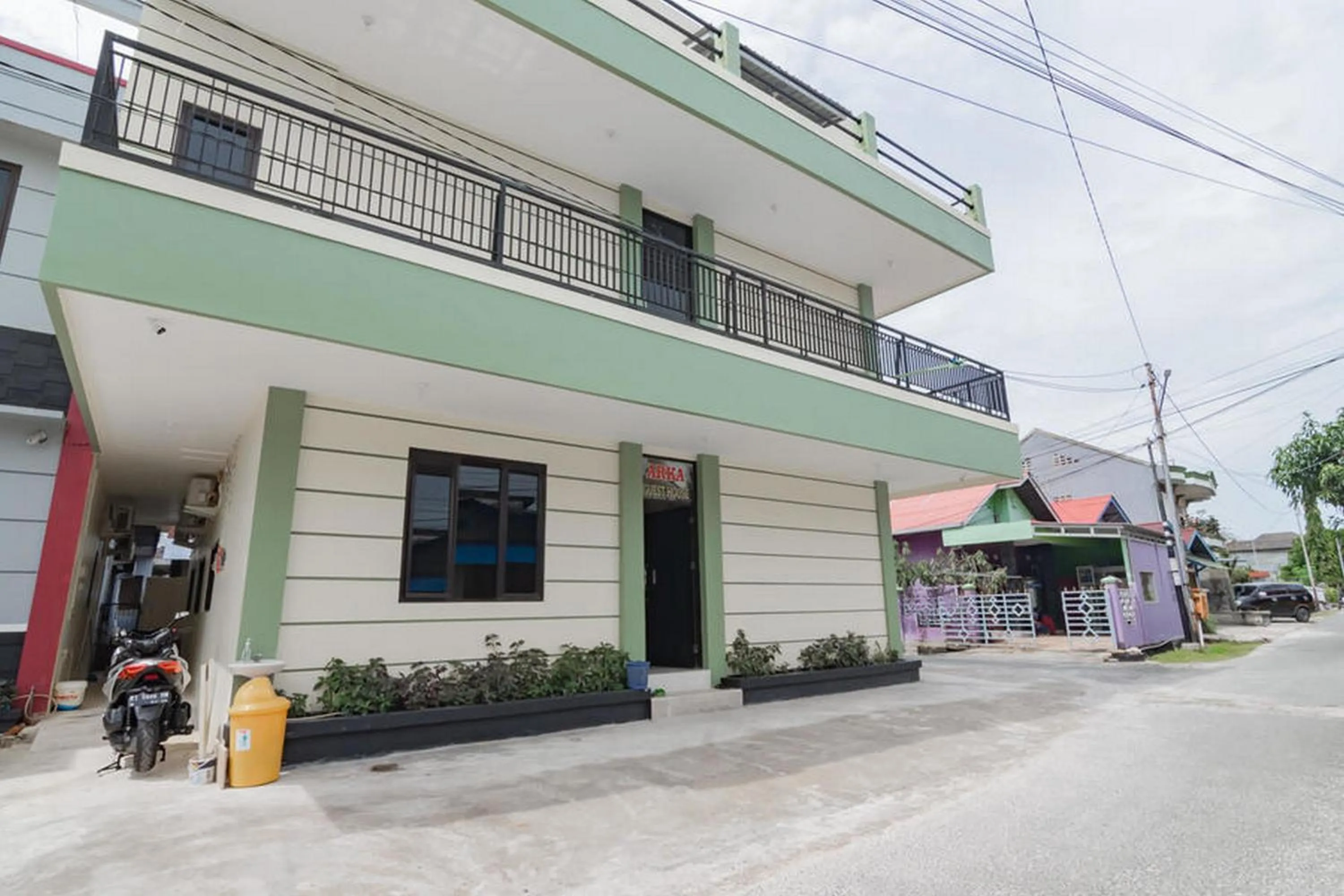 Property building in RedDoorz near Arka Sepinggan Airport Balikpapan