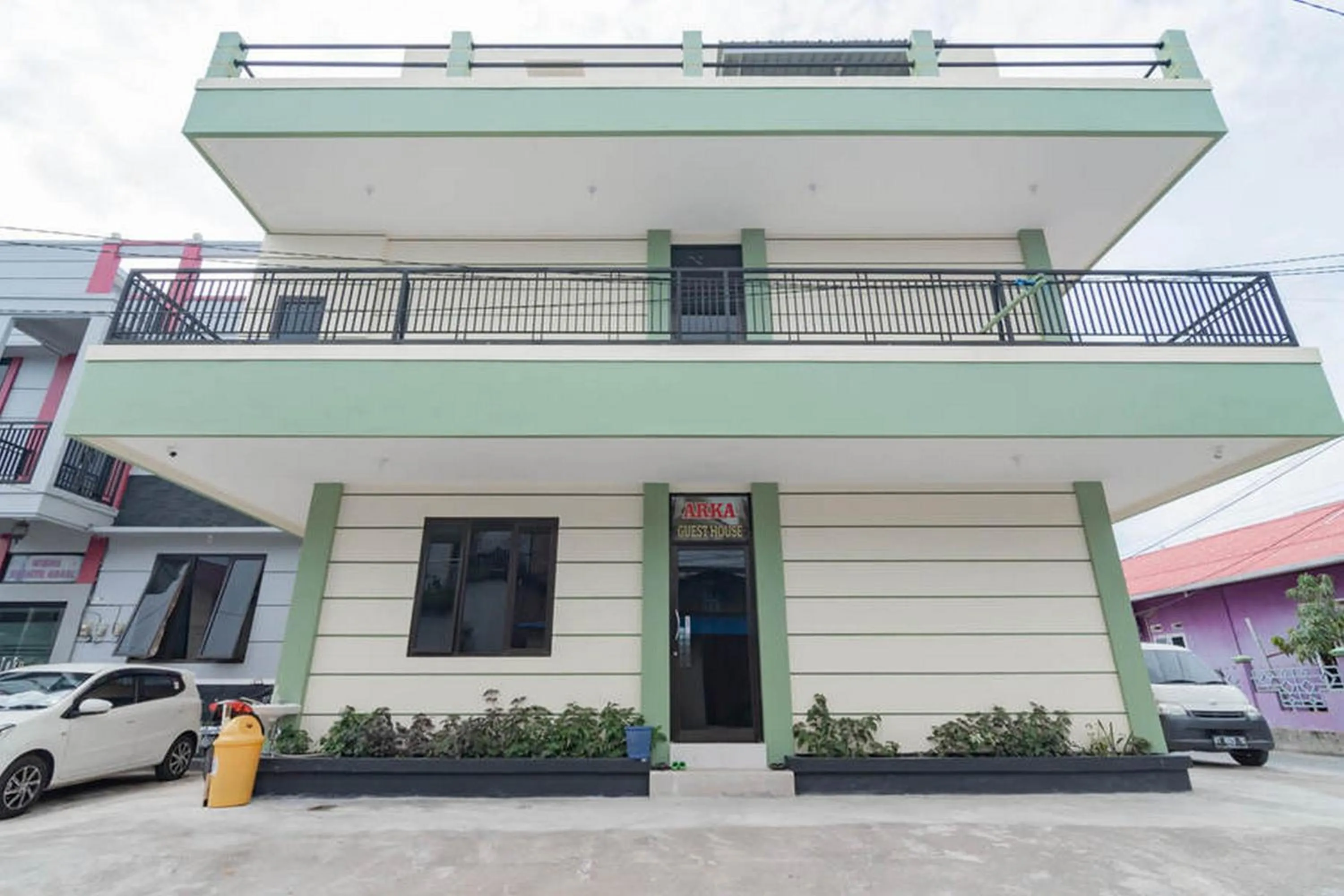 Property building in RedDoorz near Arka Sepinggan Airport Balikpapan