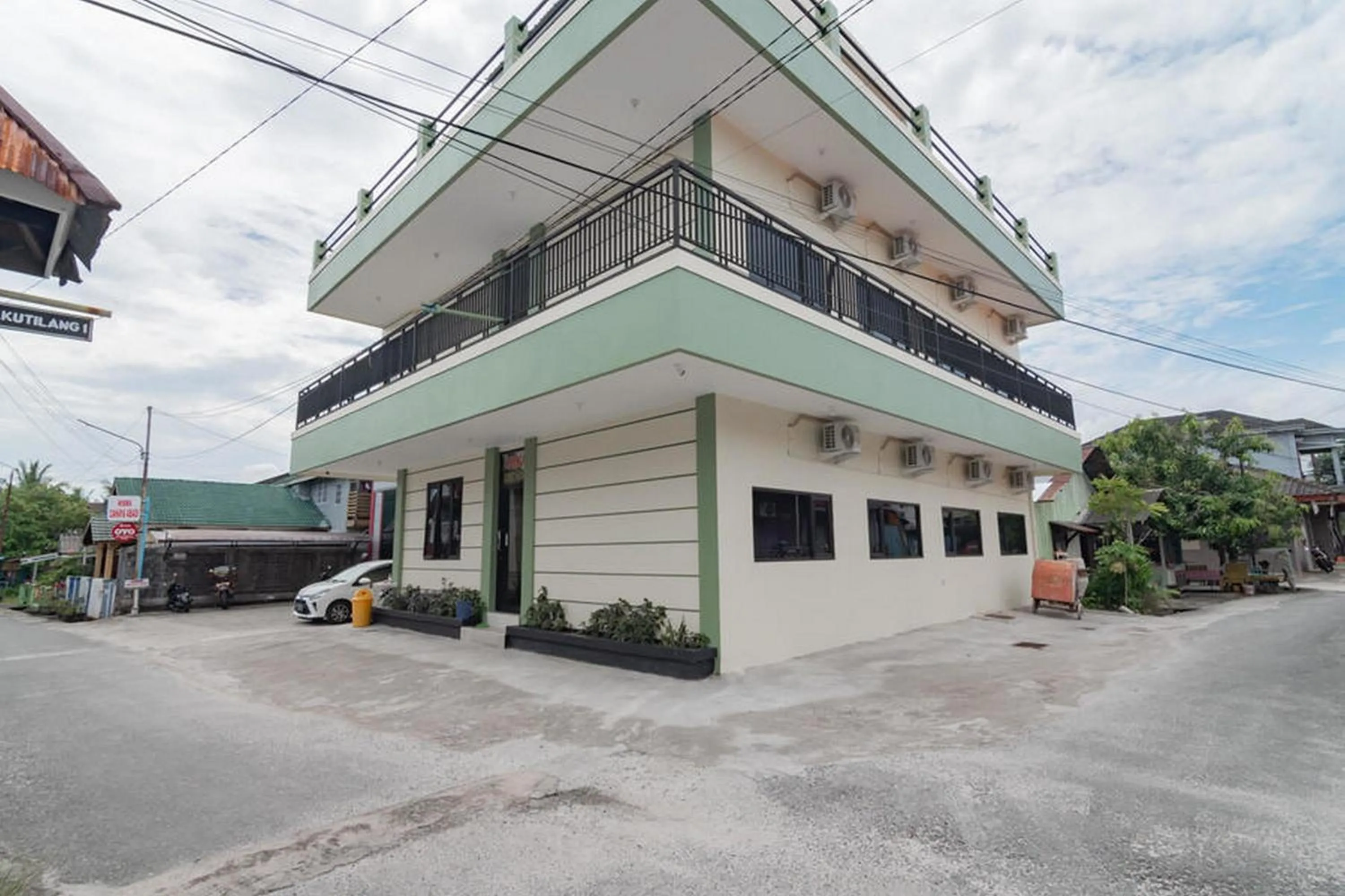 Property building in RedDoorz near Arka Sepinggan Airport Balikpapan