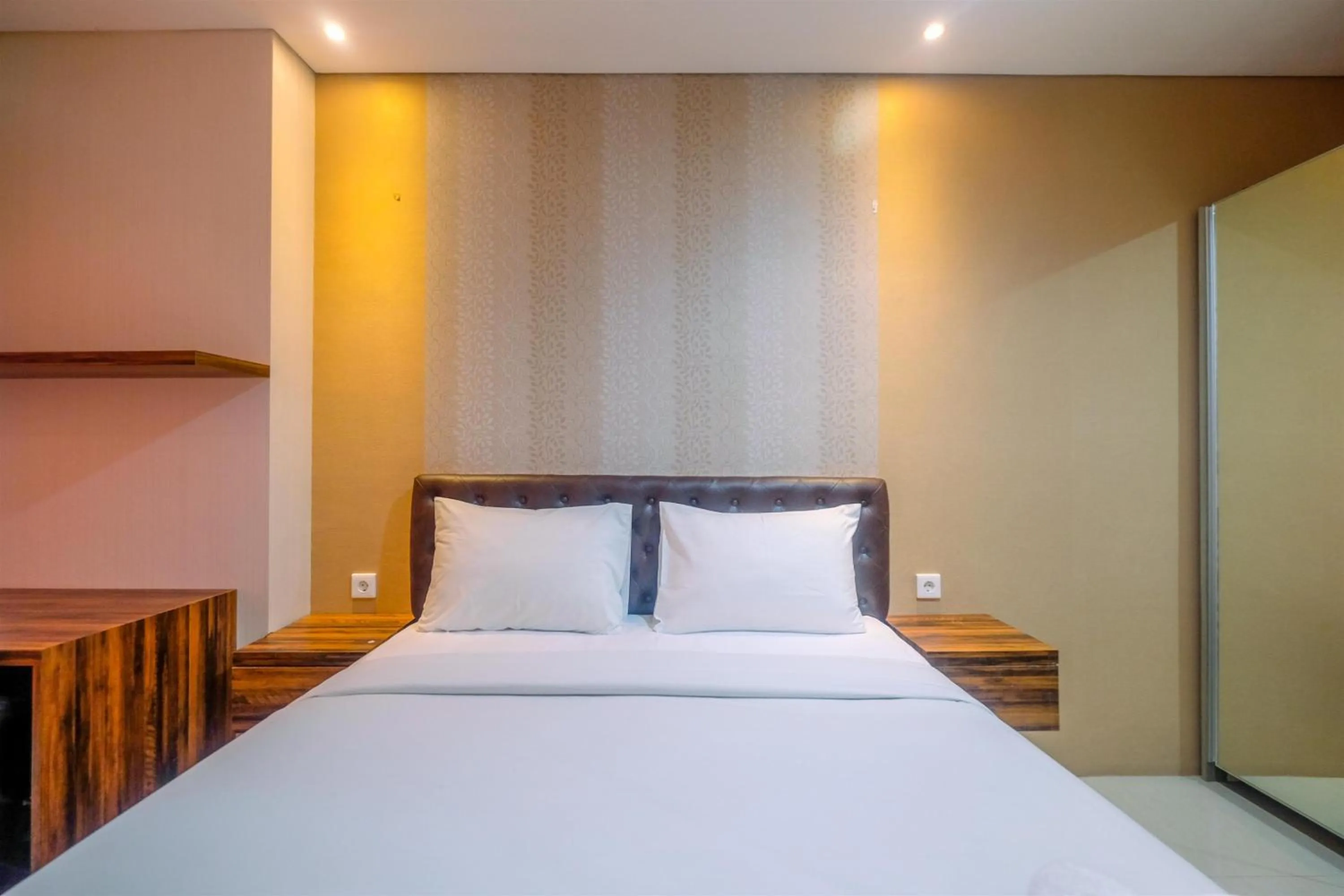 Bed in Fully Furnished Apartment with Comfortable Design 1BR Woodland Park Residence By Travelio