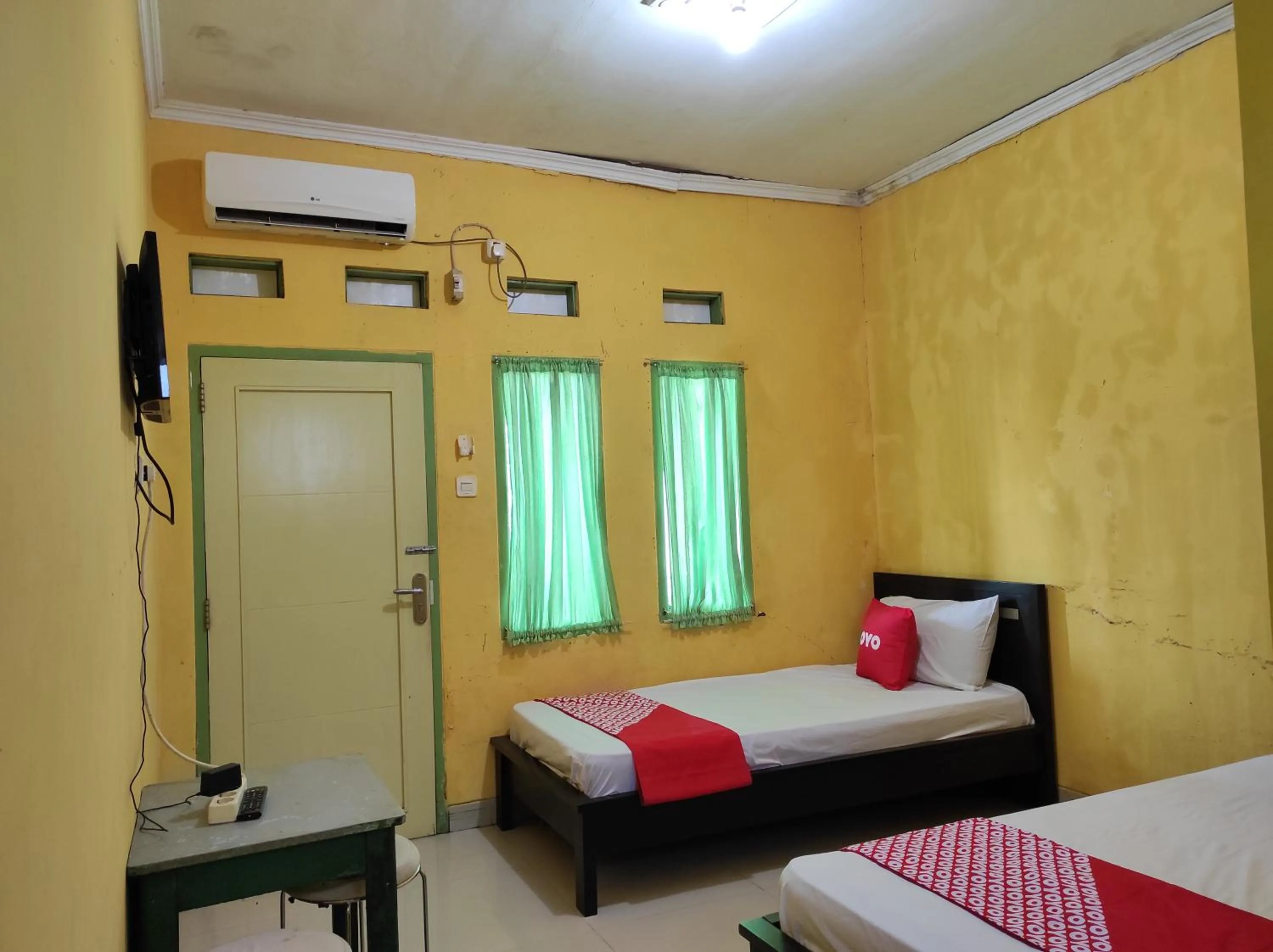 Bedroom, Bed in OYO 90333 Wisma Tenang Jaya Syariah