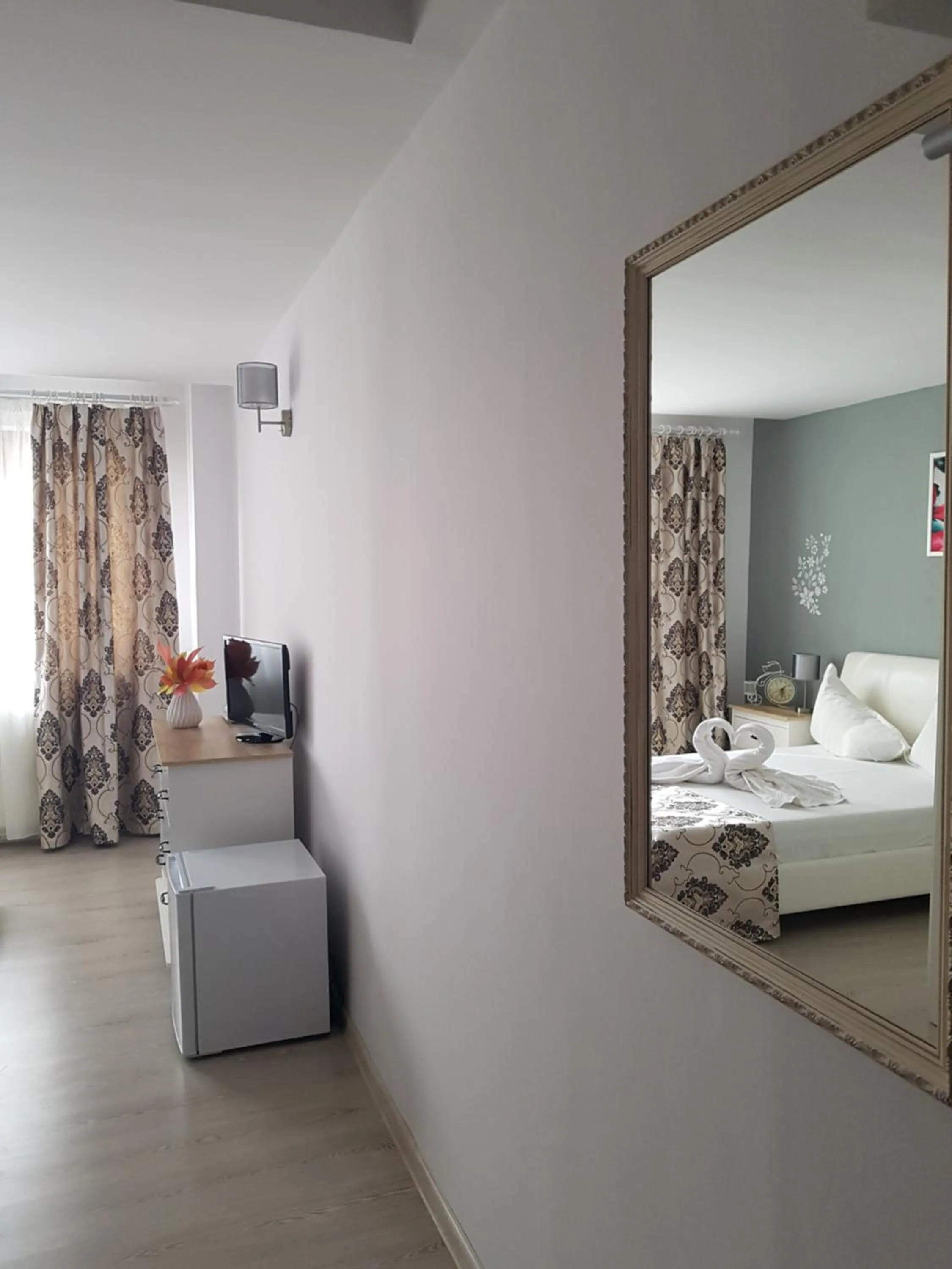 Photo of the whole room, Bed in Hotel Dacor