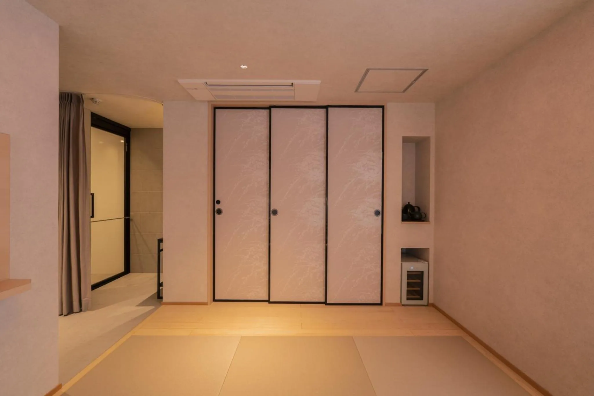 Photo of the whole room in moire HOTEL YOSHIWARA