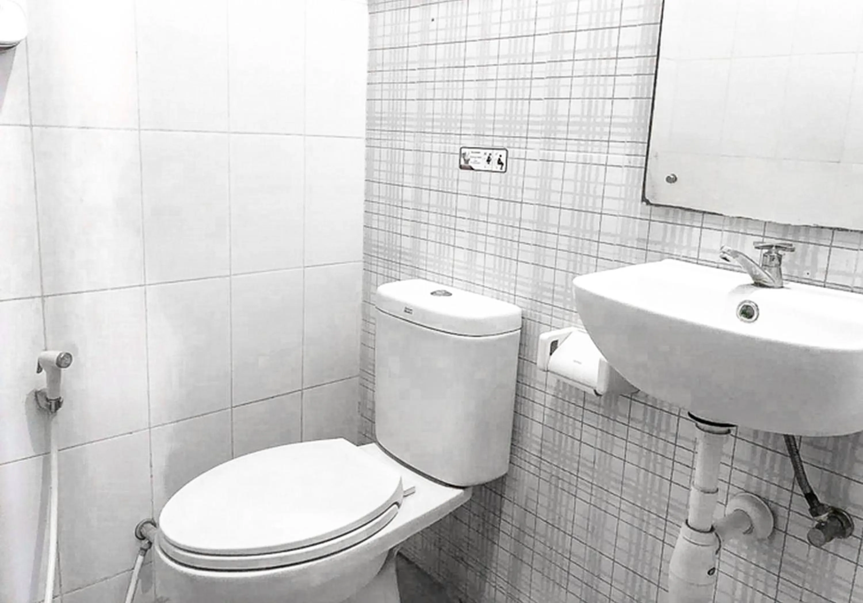 Bathroom in Audah Syariah Residence Mitra RedDoorz