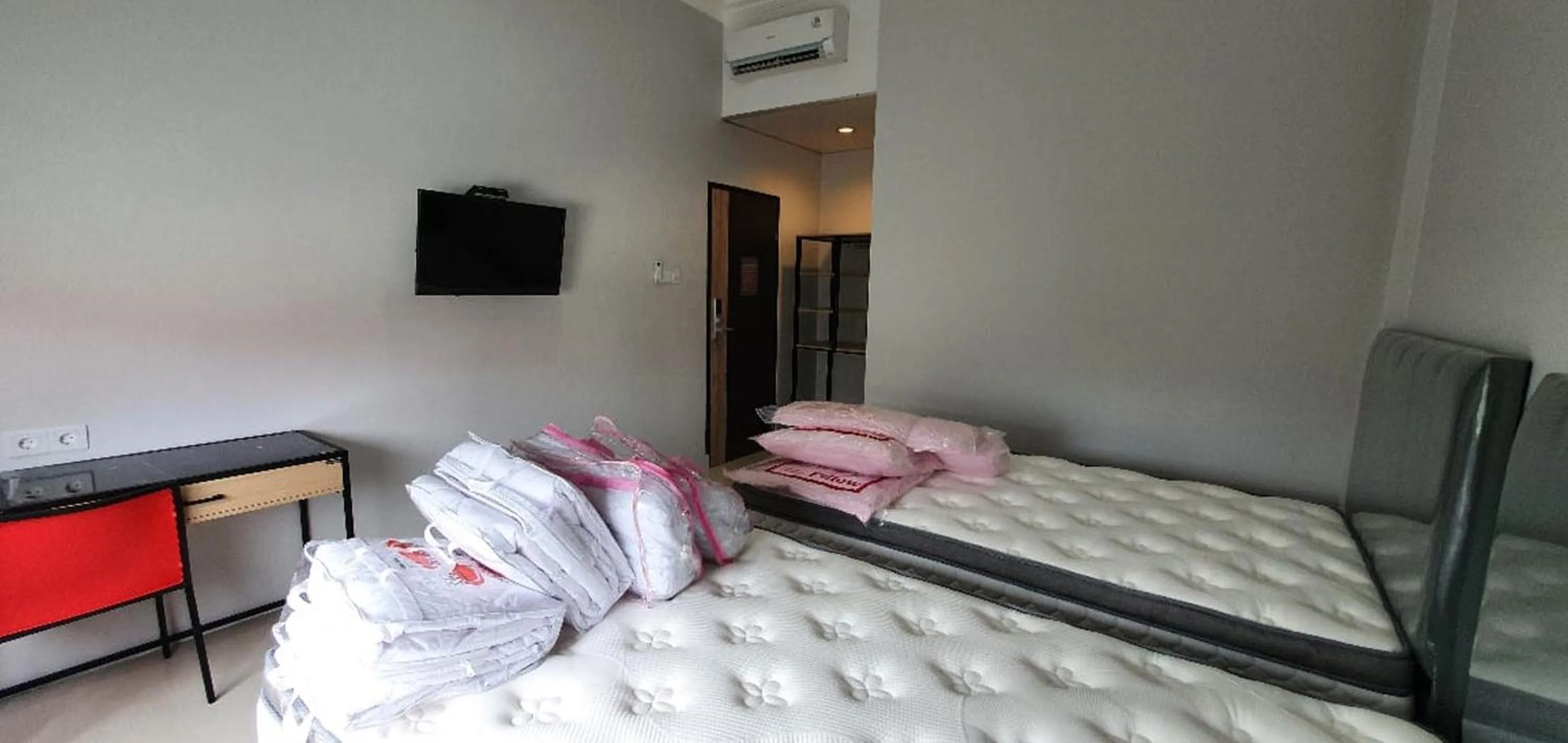 Bed in RedDoorz Plus near Siloam Hospital Balikpapan