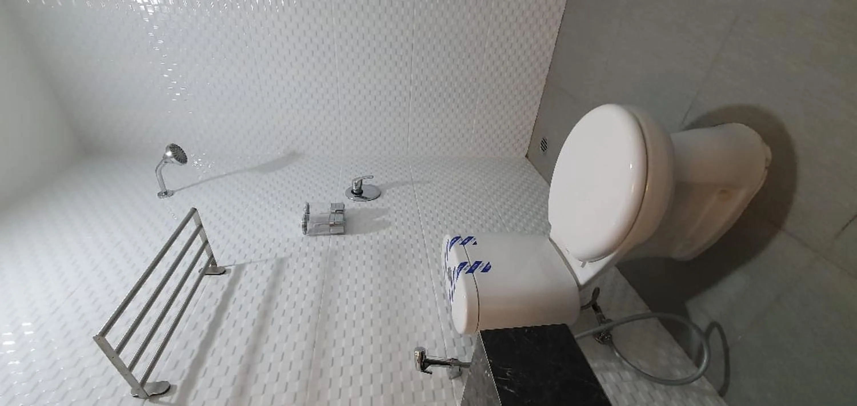 Bathroom in RedDoorz Plus near Siloam Hospital Balikpapan