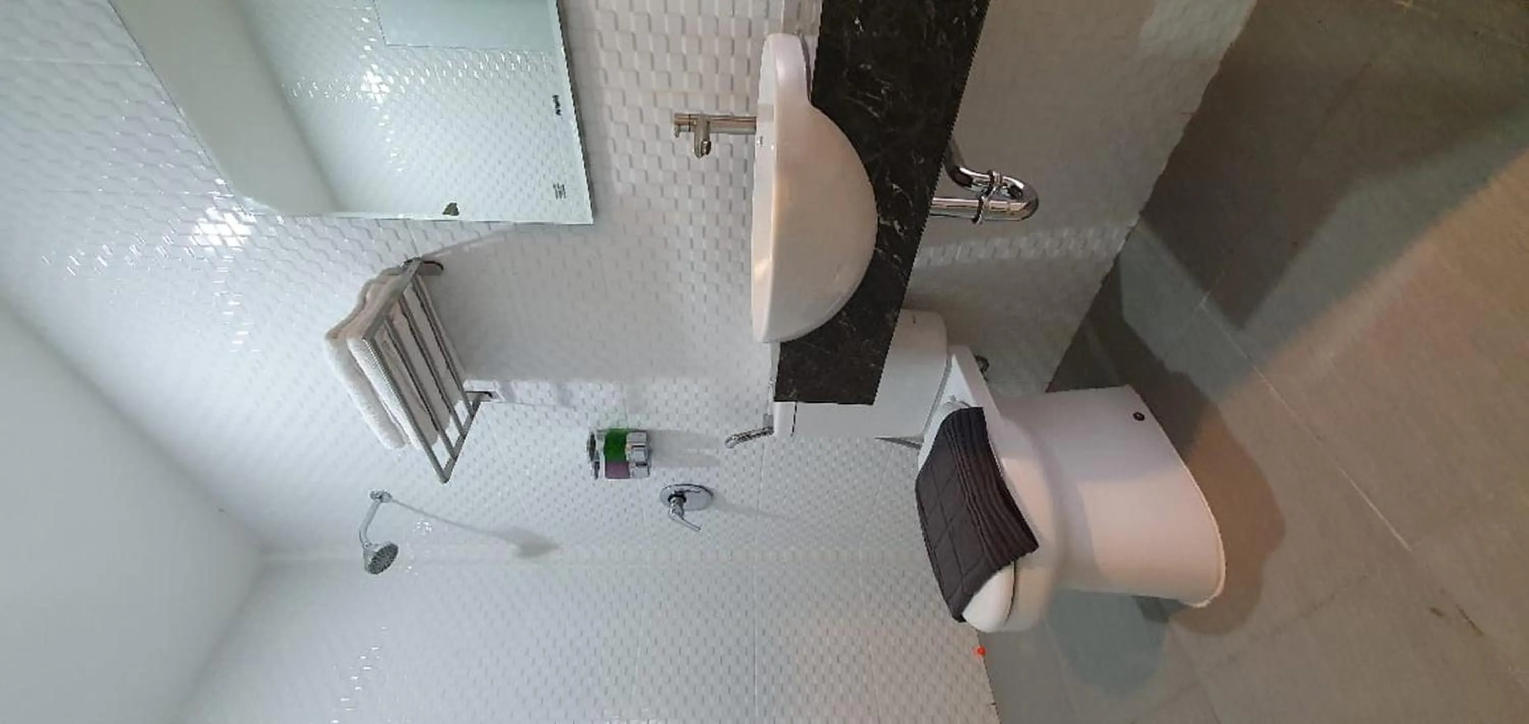 Bathroom in RedDoorz Plus near Siloam Hospital Balikpapan