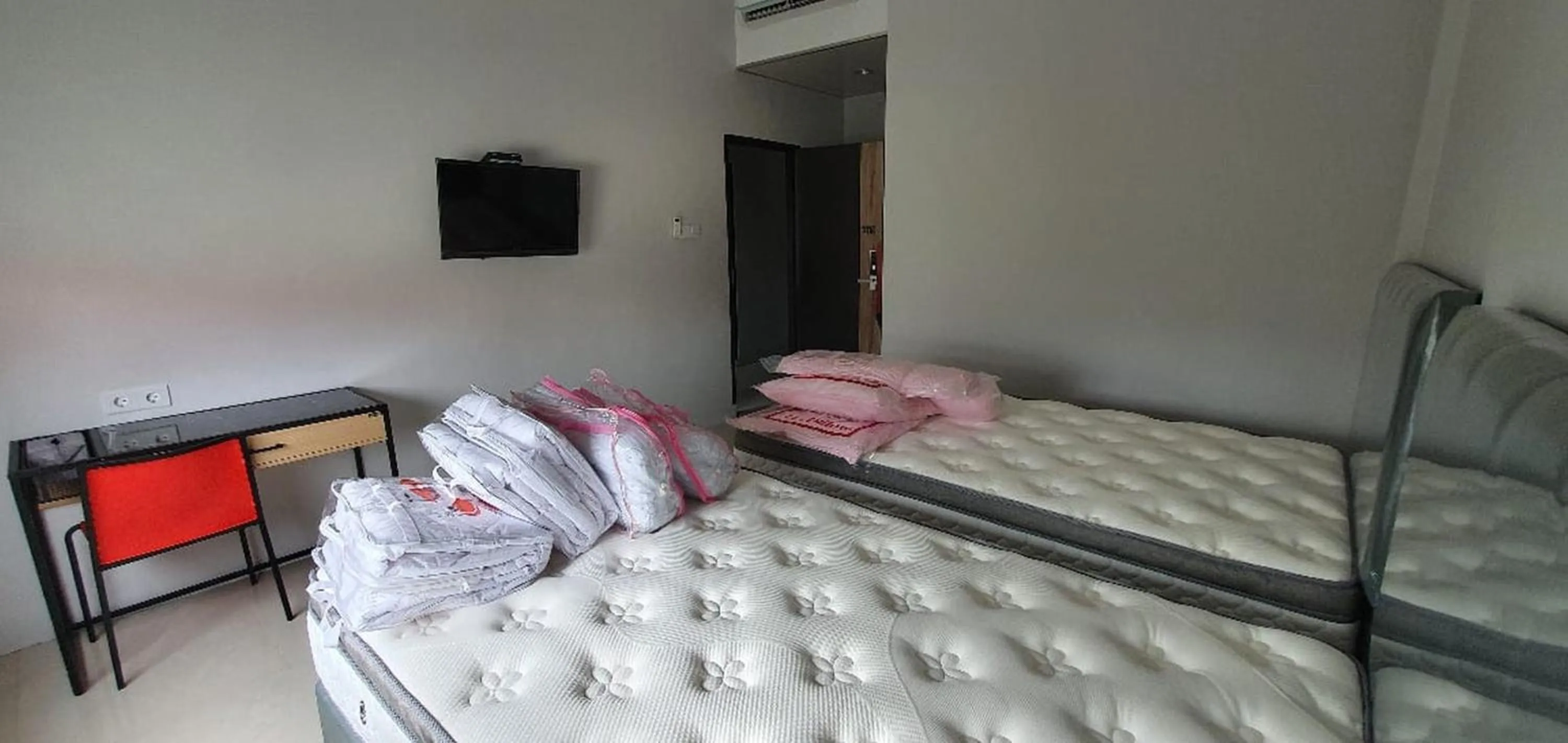 Bed in RedDoorz Plus near Siloam Hospital Balikpapan