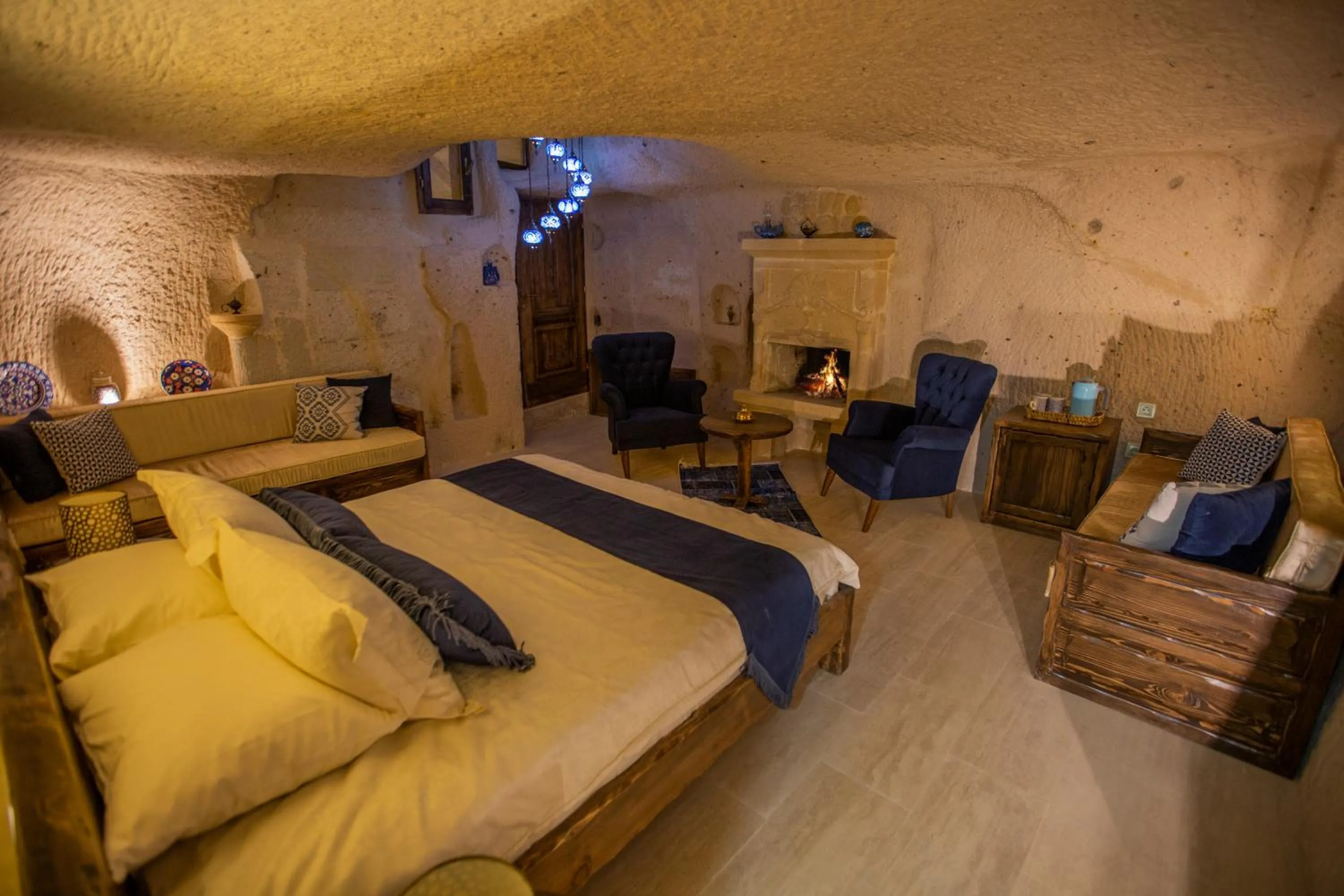 flat iron, Bed in Mak's Cave House