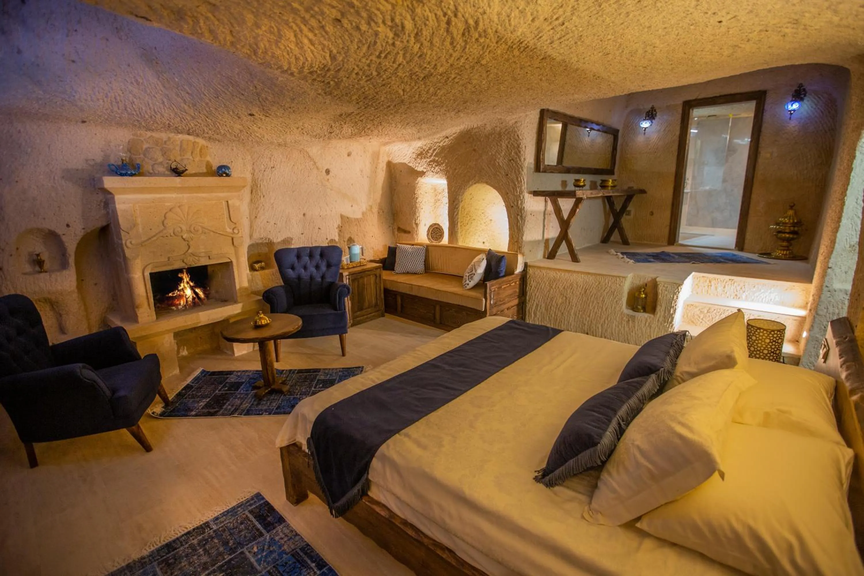 Photo of the whole room, Bed in Mak's Cave House