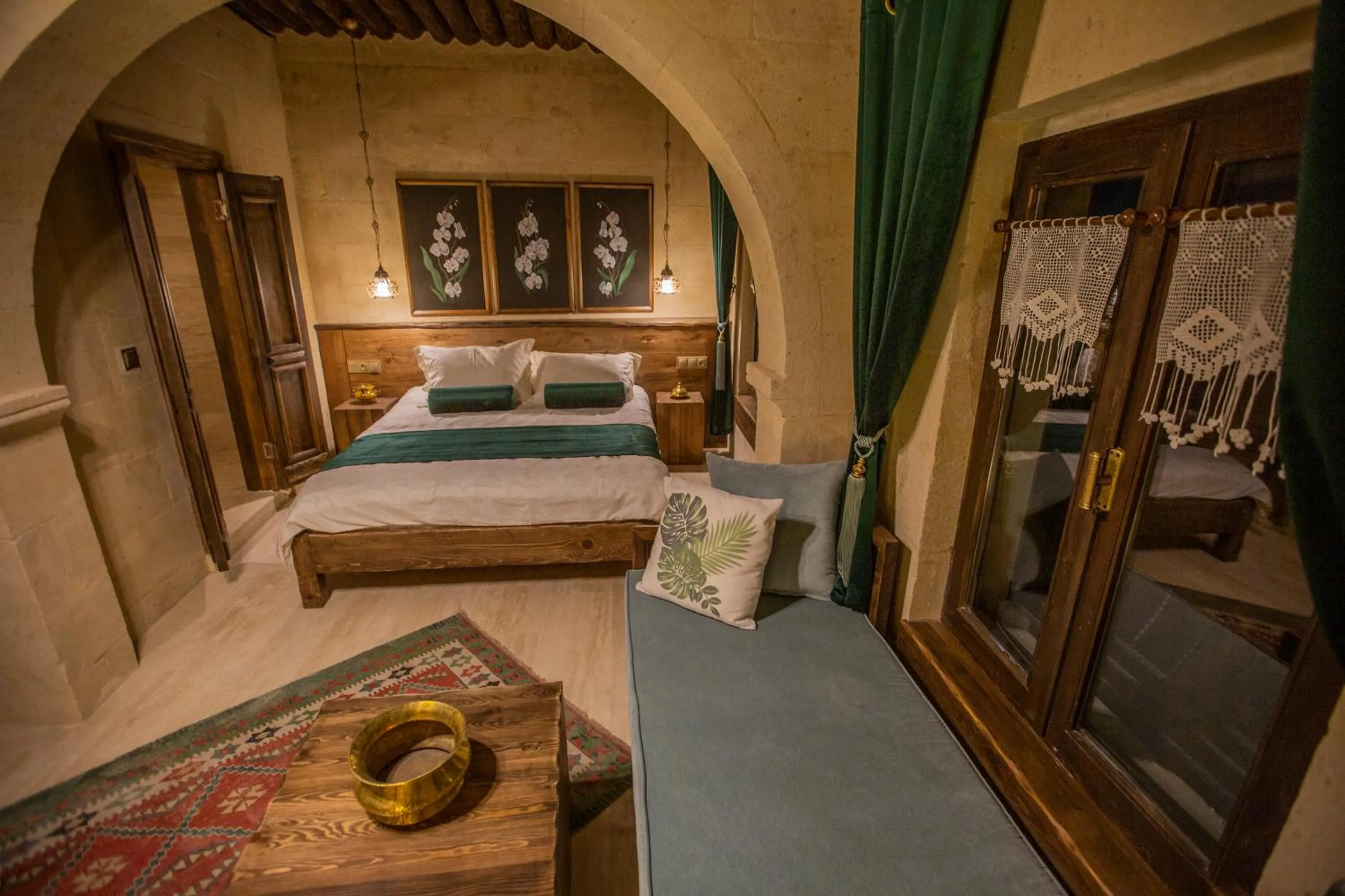 Bedroom, Bed in Mak's Cave House