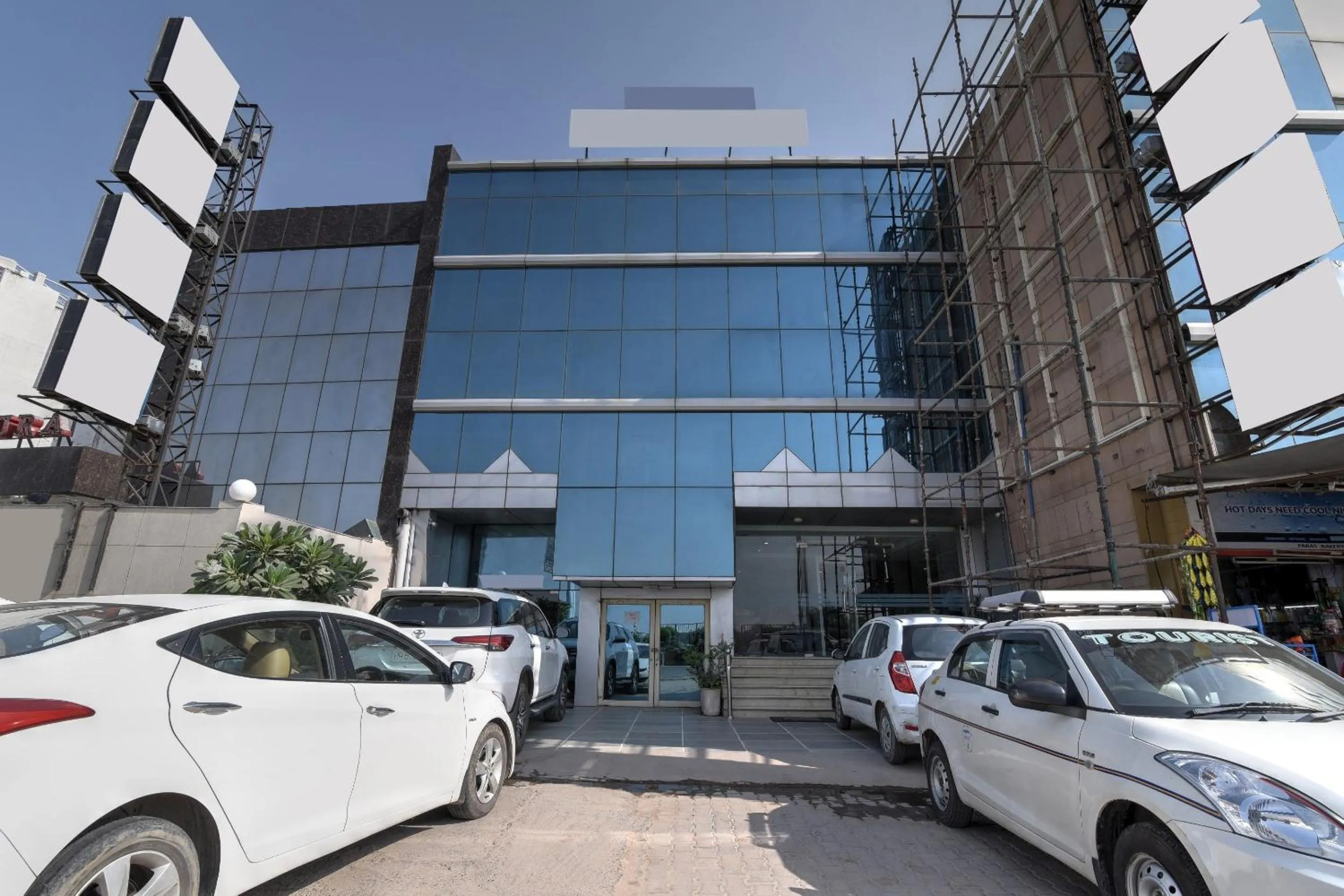 Facade/entrance in Capital O Corporate Inn