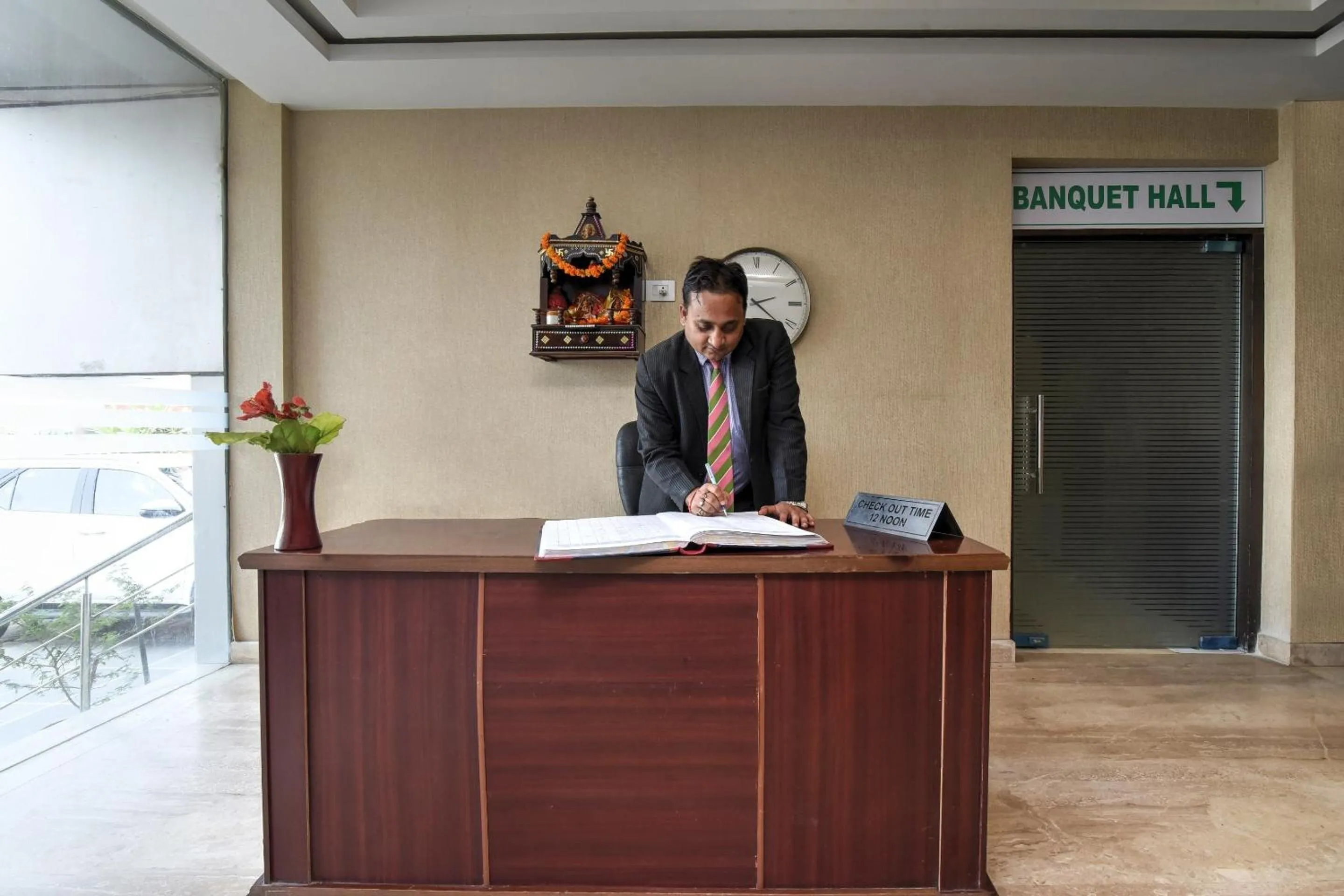 Lobby or reception in Capital O Corporate Inn