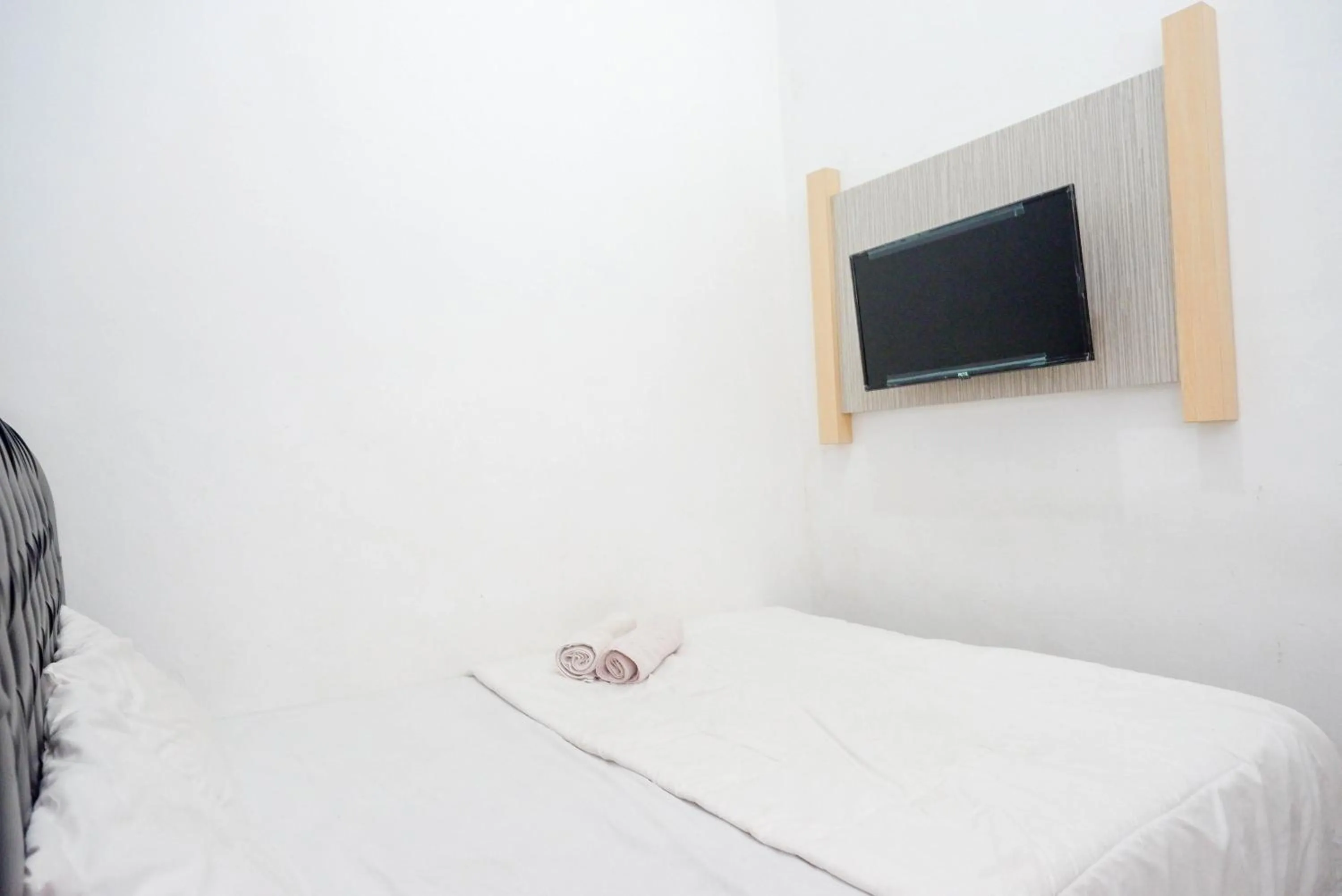 Bedroom, Bed in RedDoorz Syariah near Alun Alun Kajen