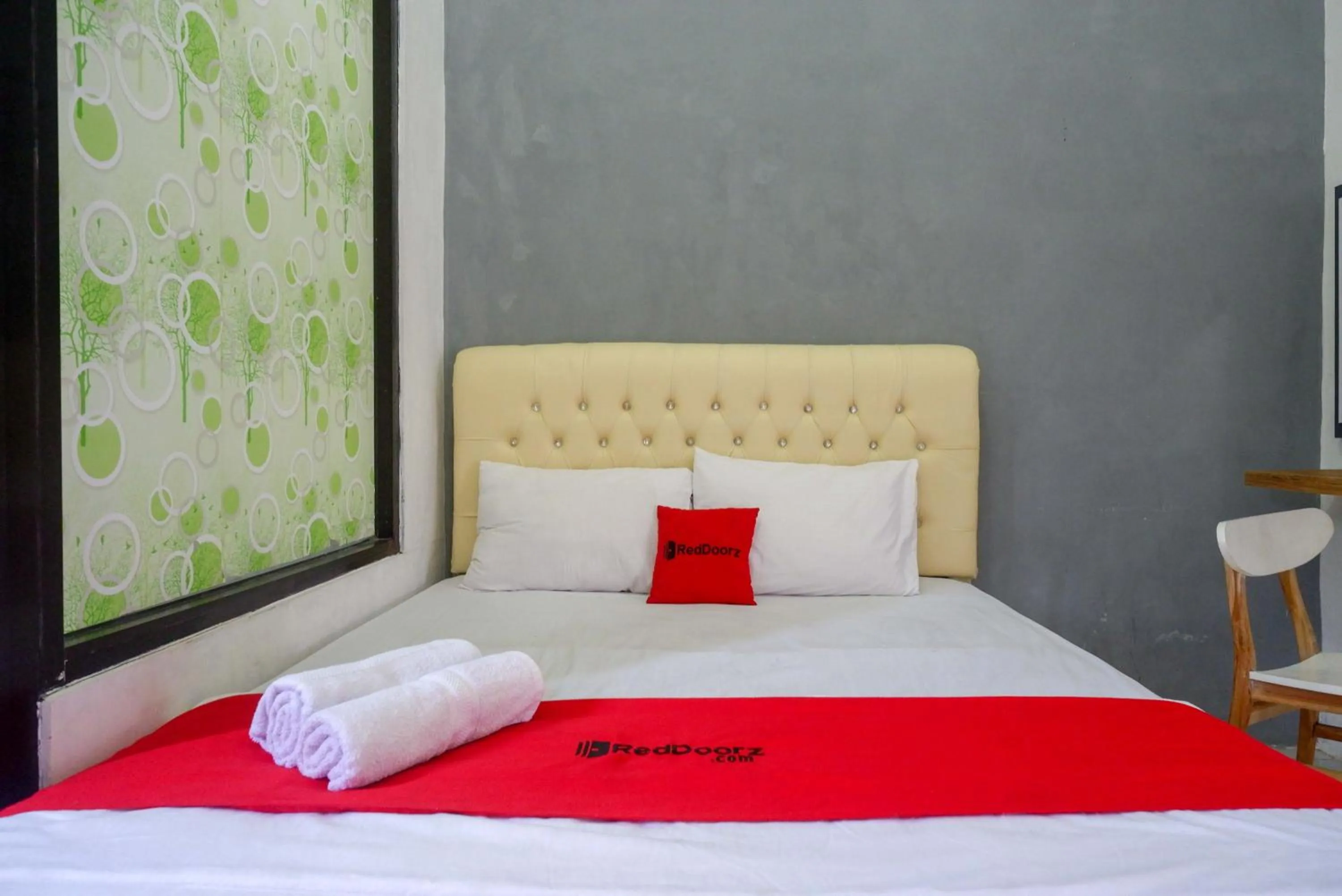 Bedroom, Bed in RedDoorz Syariah near Alun Alun Kajen
