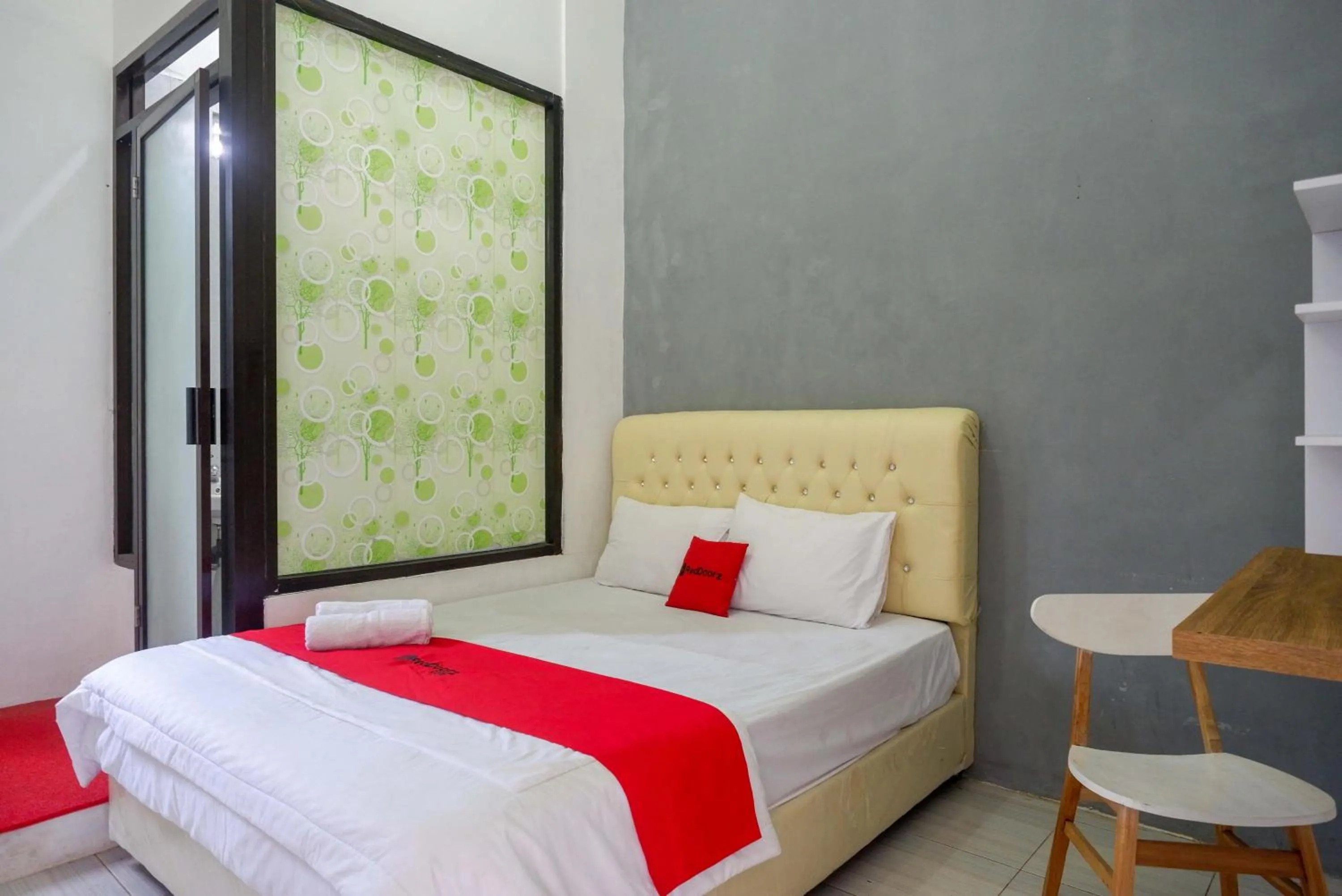 Bedroom, Bed in RedDoorz Syariah near Alun Alun Kajen