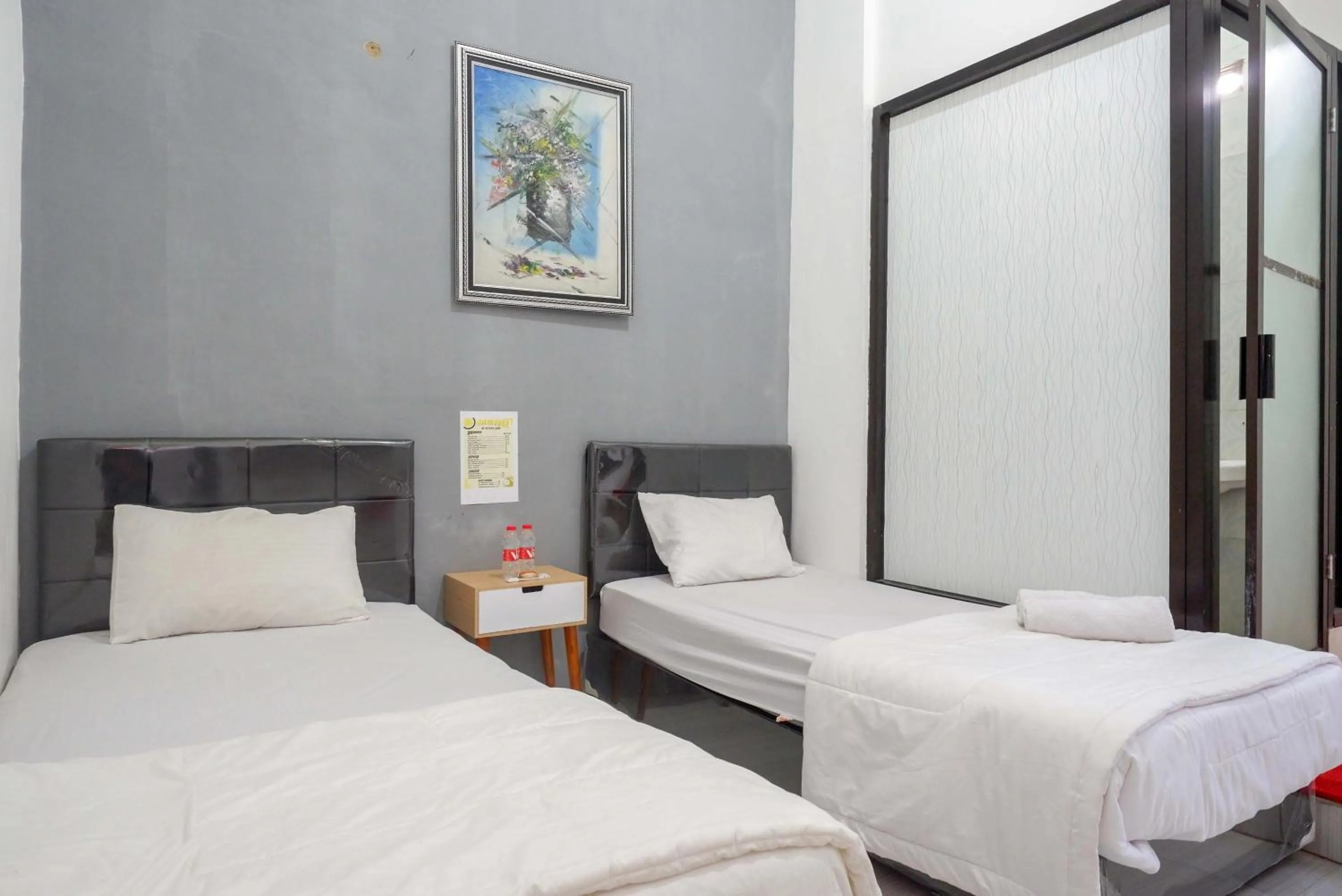 Bedroom, Bed in RedDoorz Syariah near Alun Alun Kajen
