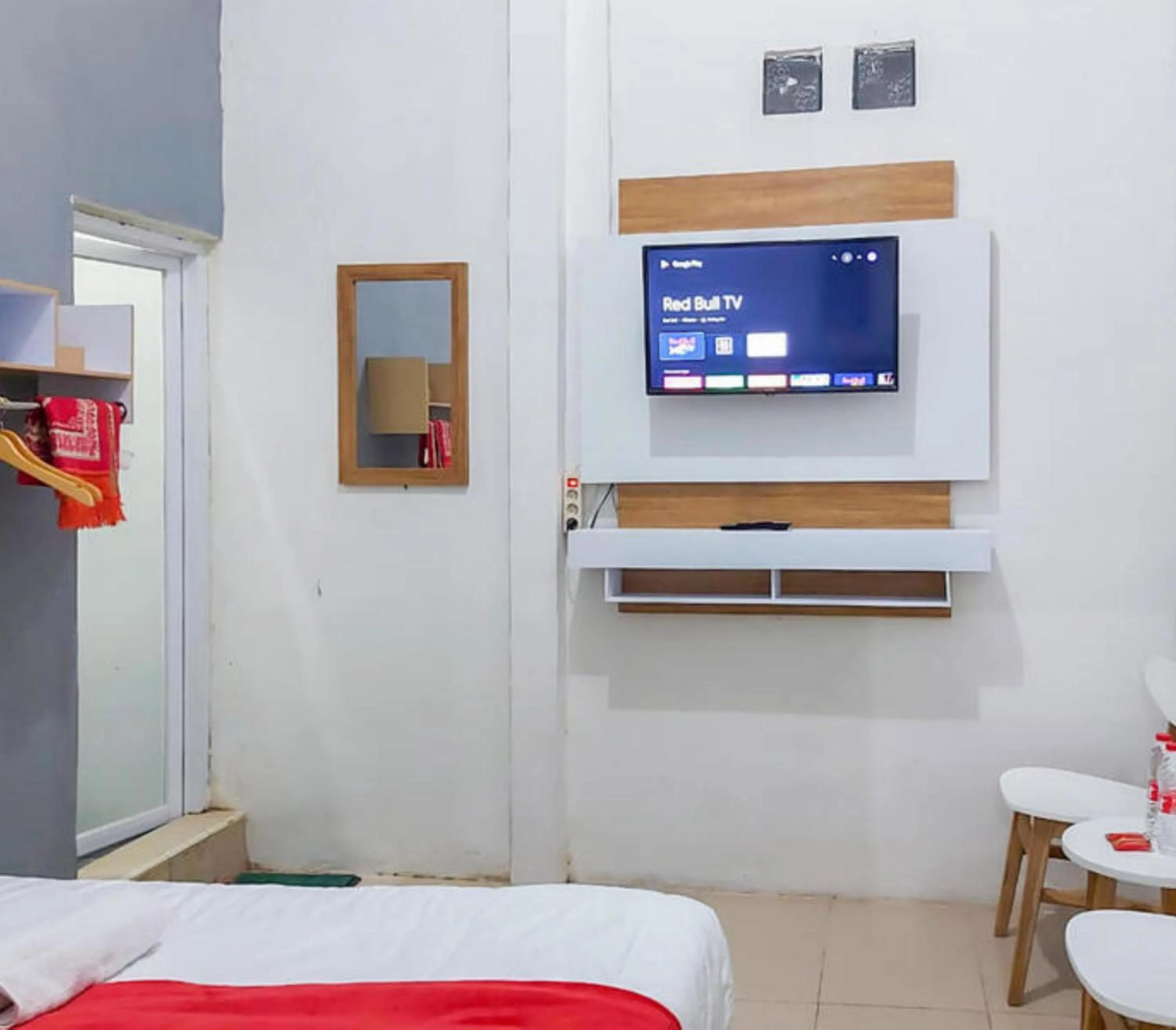 Bedroom, Bed in RedDoorz Syariah near Alun Alun Kajen