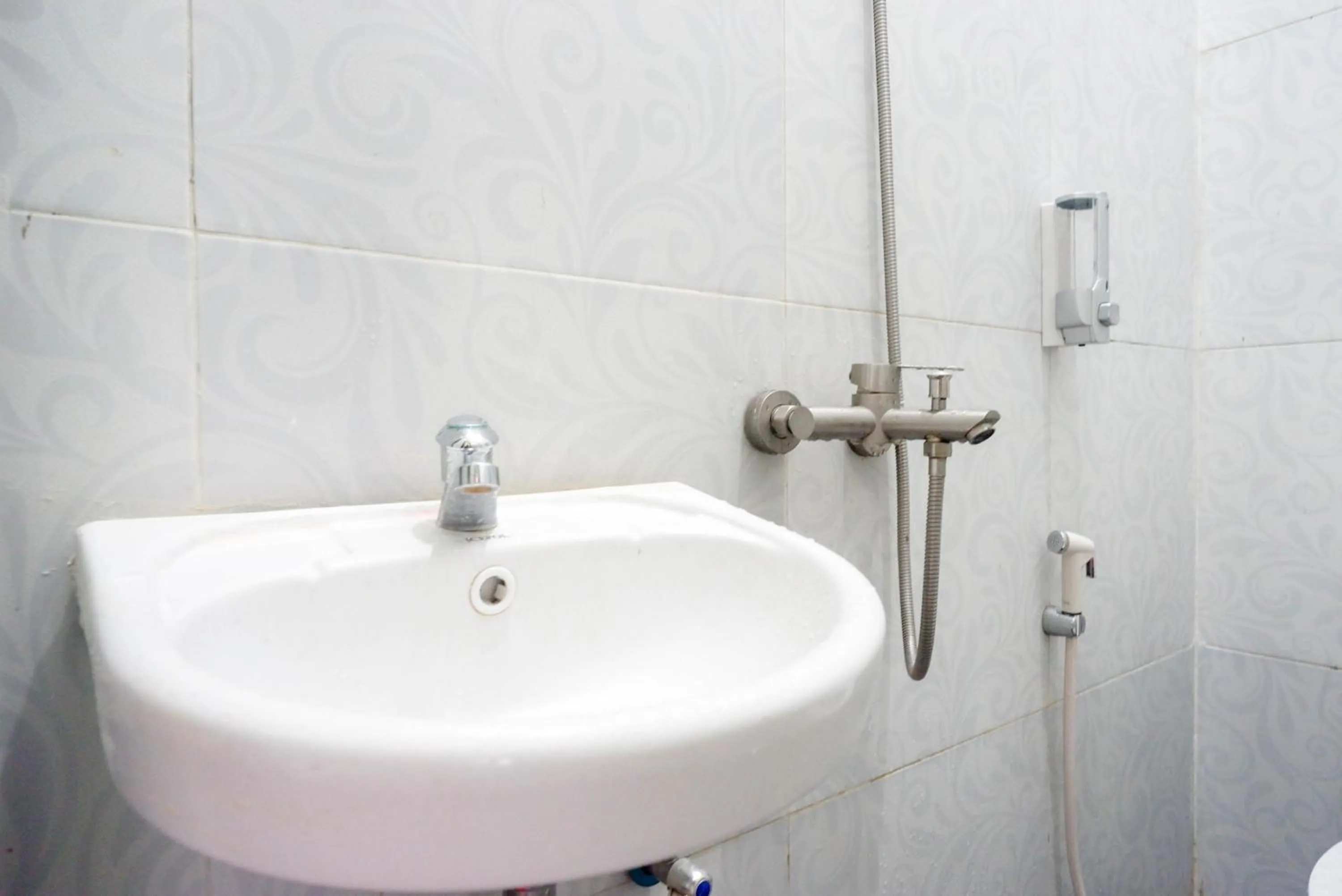 Bathroom in RedDoorz Syariah near Alun Alun Kajen