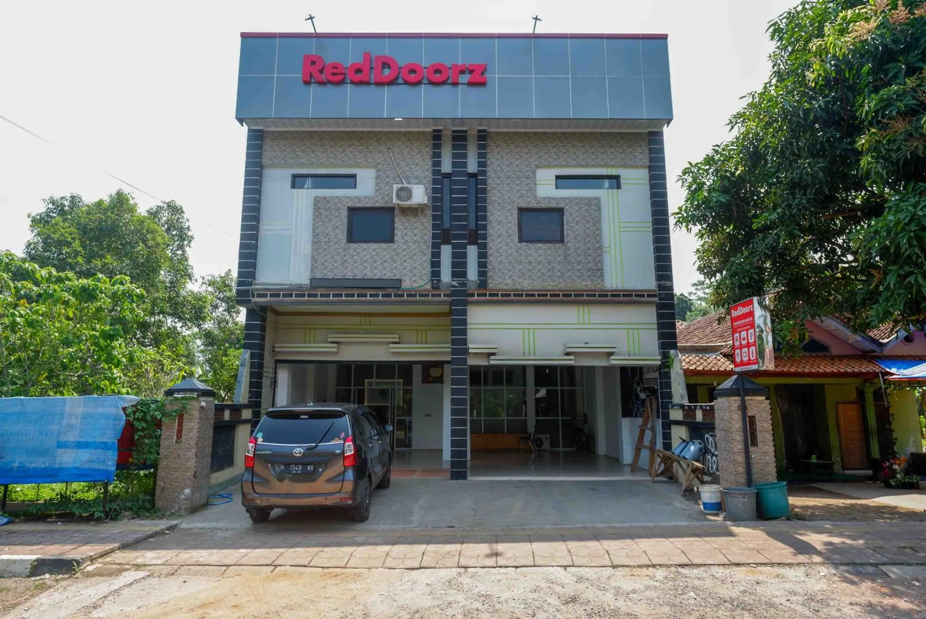 Property building in RedDoorz Syariah near Alun Alun Kajen