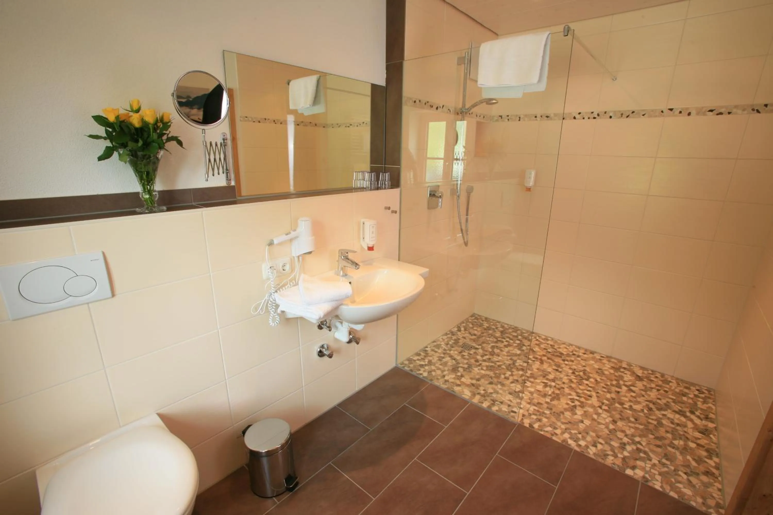 Bathroom in Pension Schweizerhaus Garni