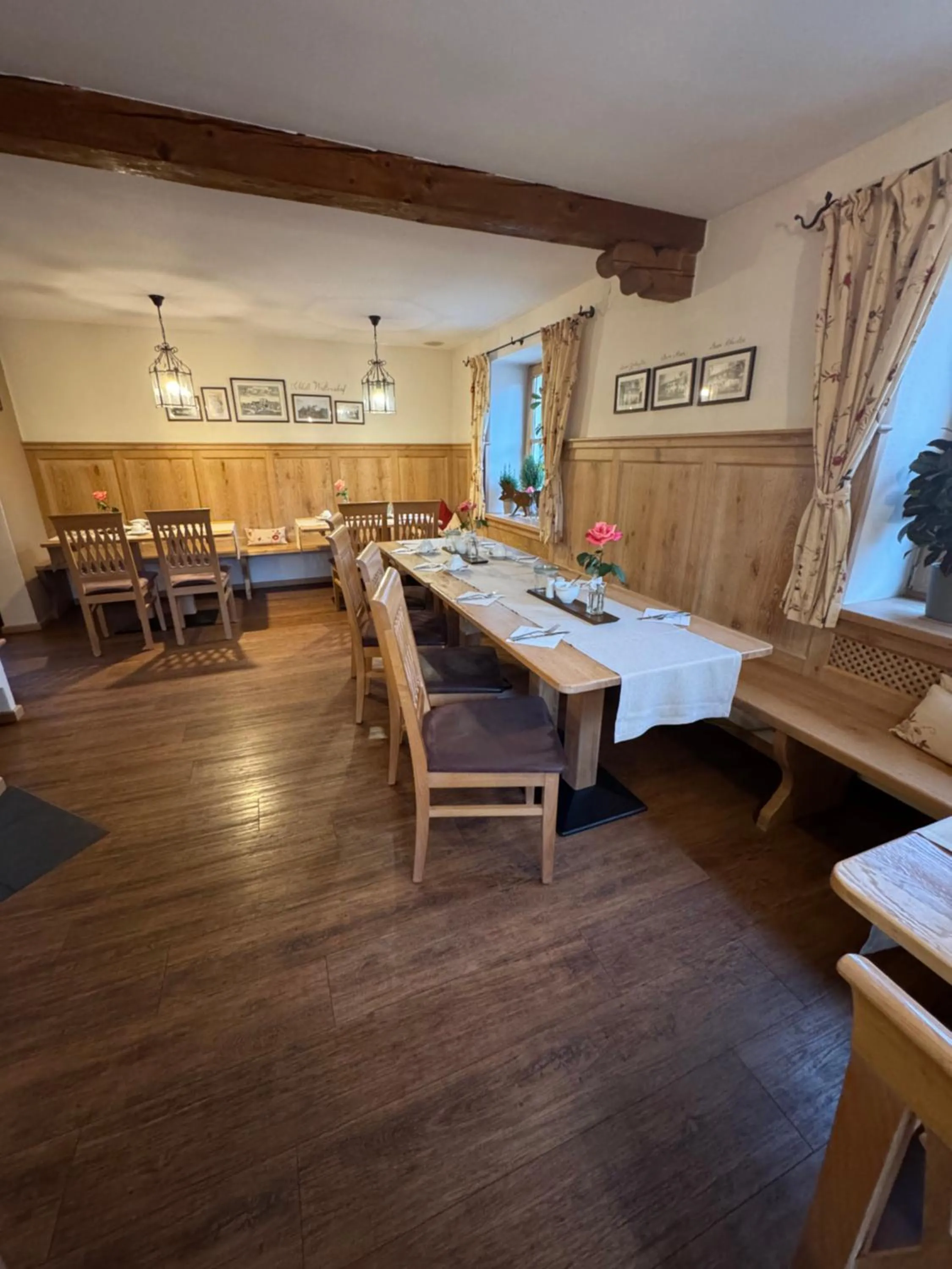 Restaurant/places to eat in Pension Schweizerhaus Garni